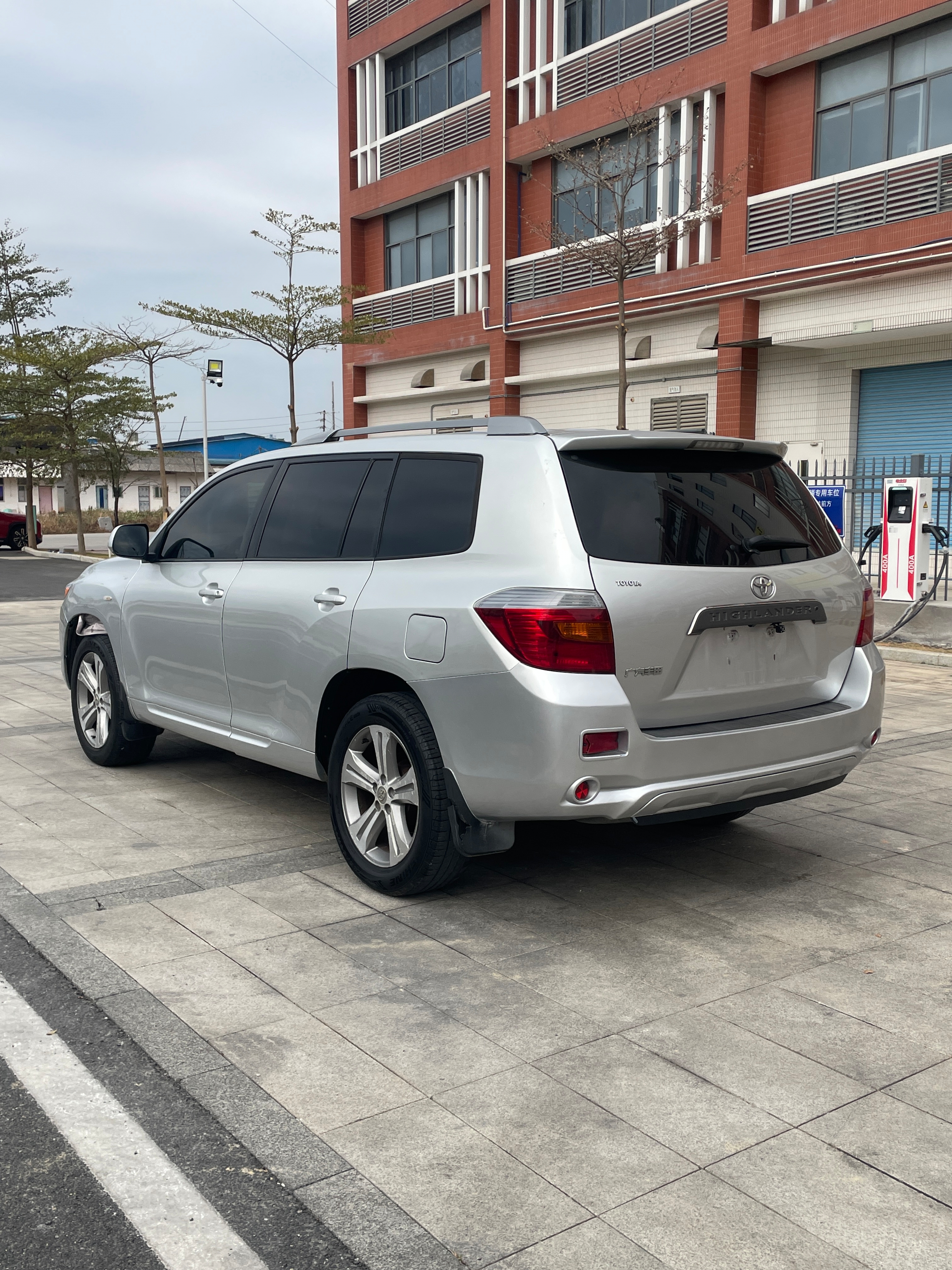 Toyota Highlander 2010 car image #12