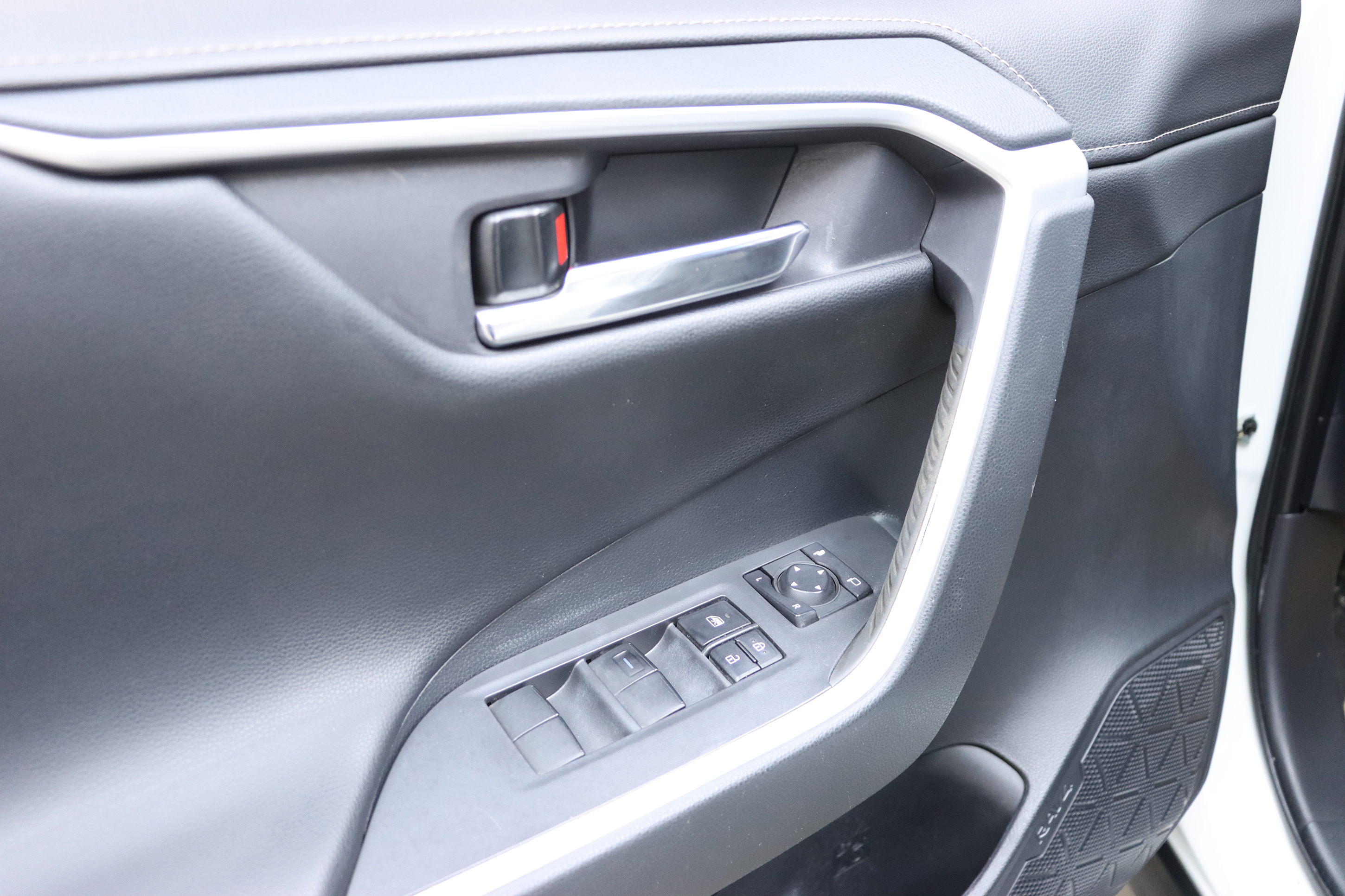 Toyota RAV4 2020 car image #12