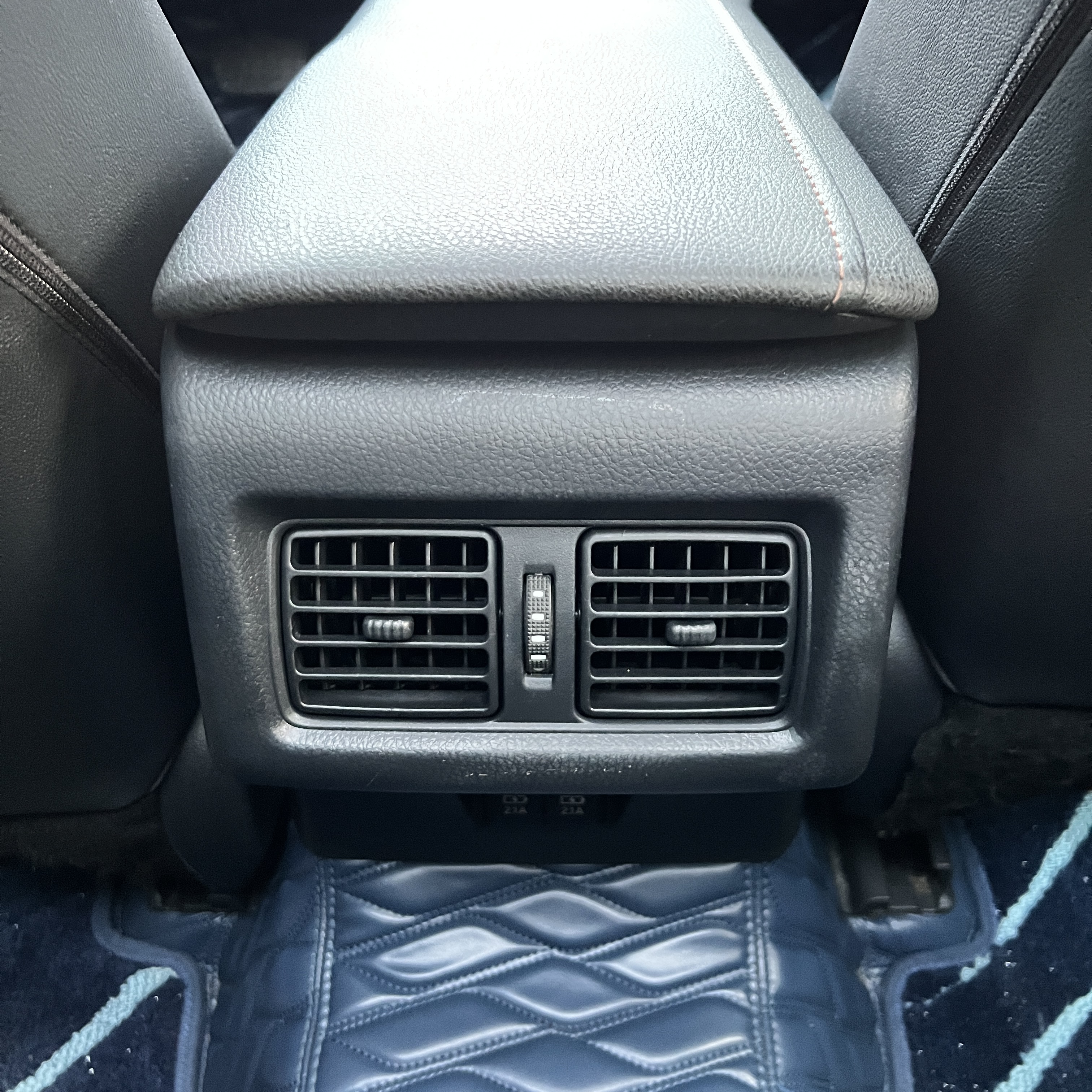 Toyota Camry 2021 immagine di auto #12