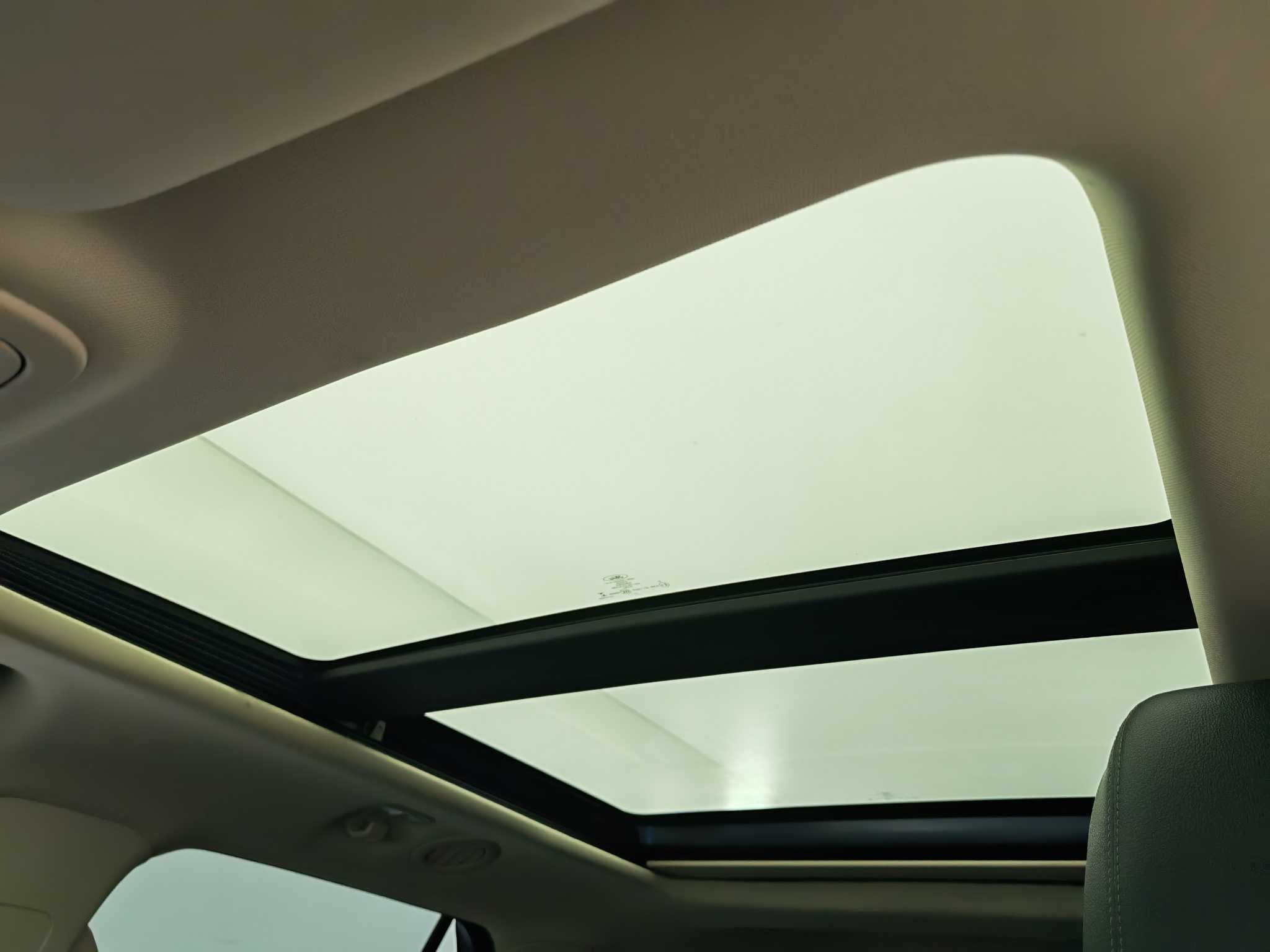 Ford Explorer 2022 car image #12