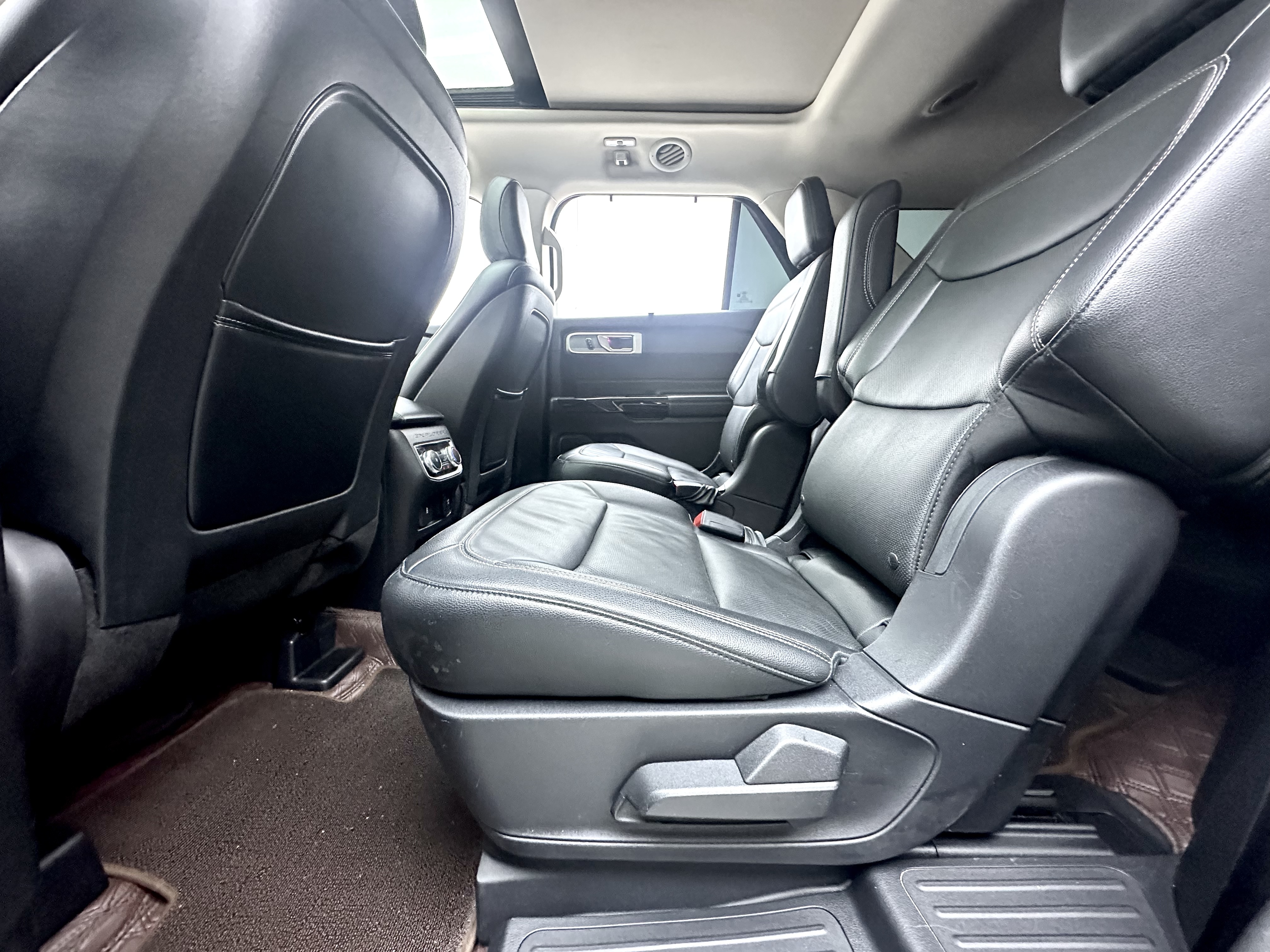 Ford Explorer 2022 #12 Ford Explorer 2022 car image #12