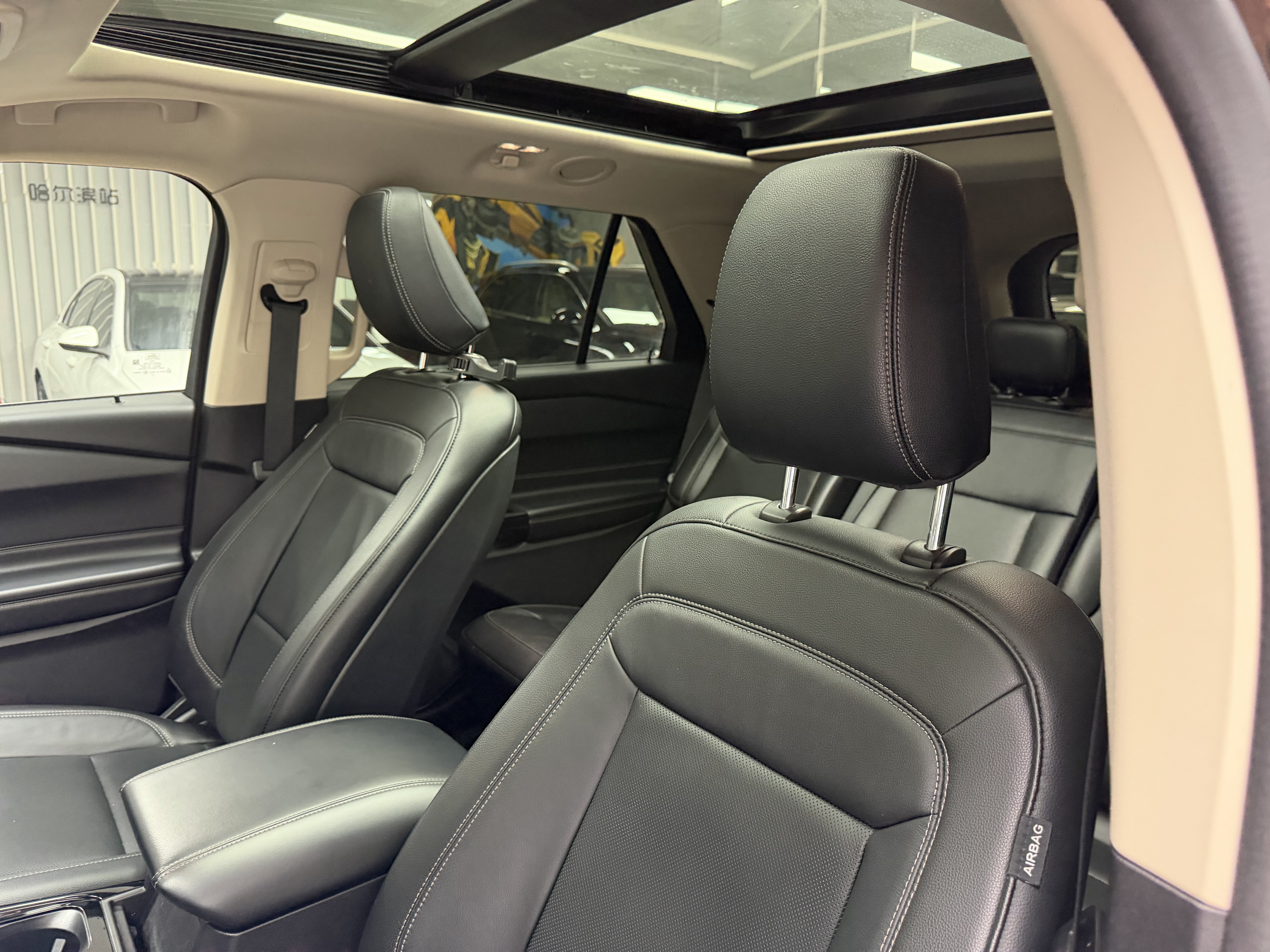 Ford Explorer 2022 car image #12