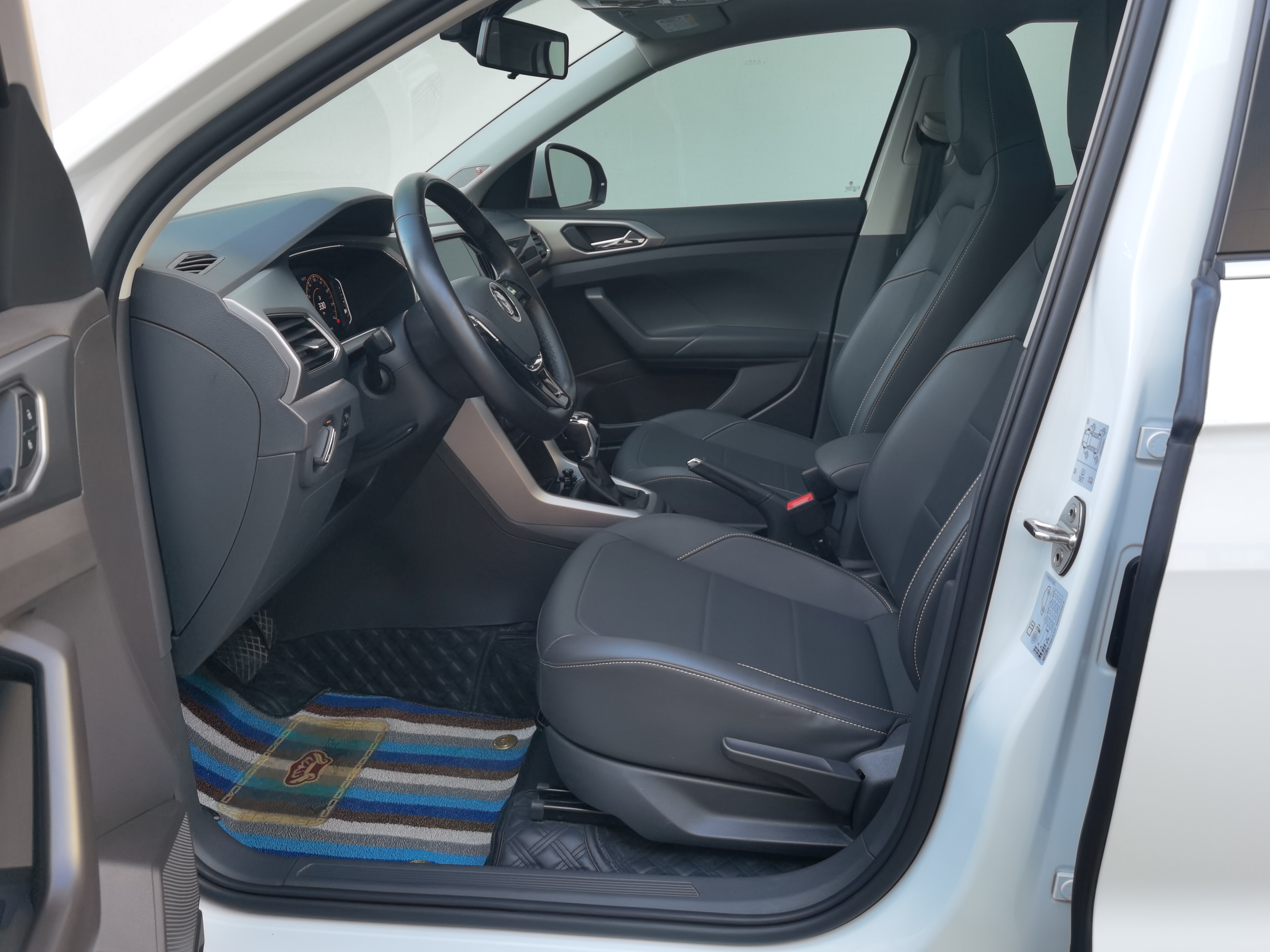 Volkswagen T-Cross 2020 #12 Volkswagen T-Cross 2020 car image #12