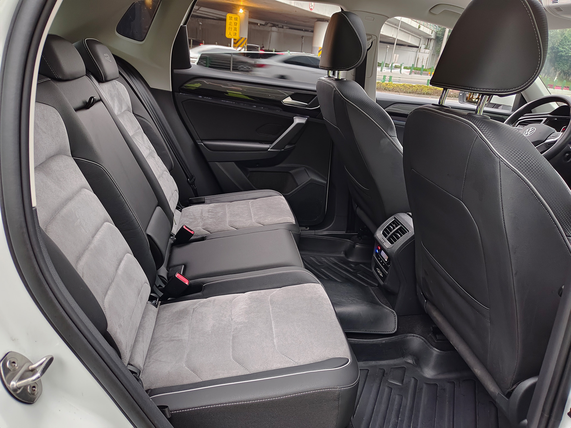 Volkswagen Tayron X 2022 car image #12