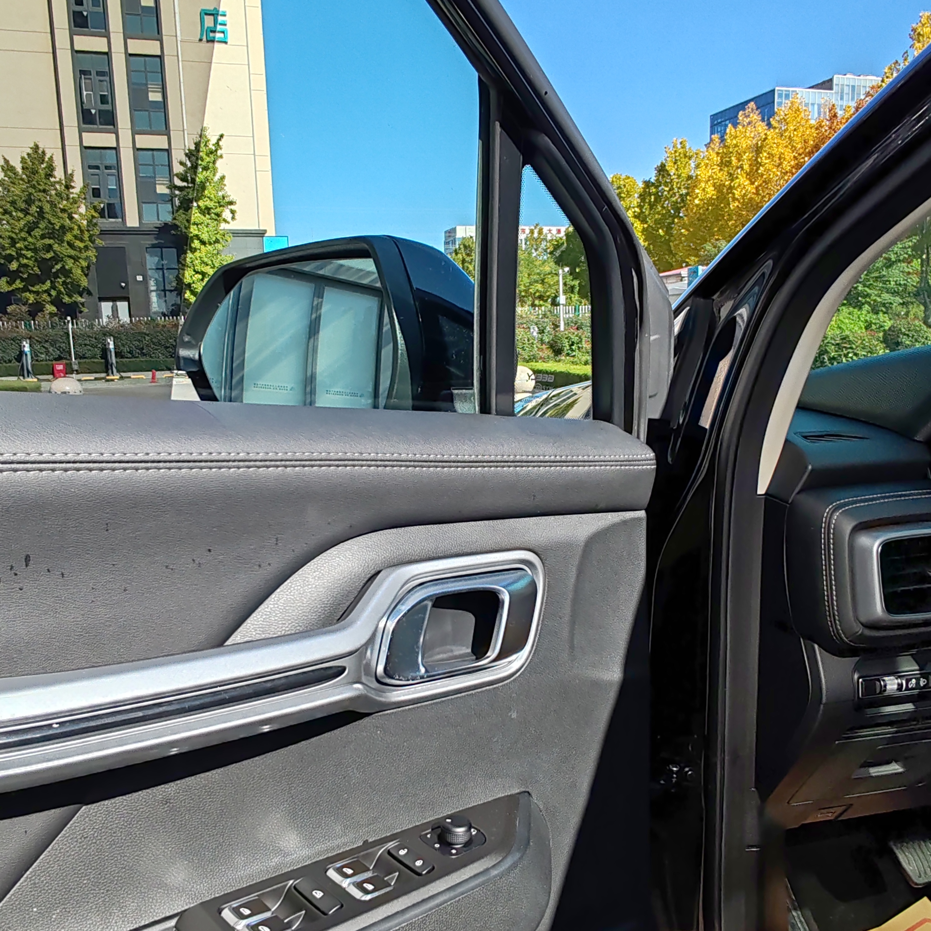 GEELY Okavango 2021 car image #12