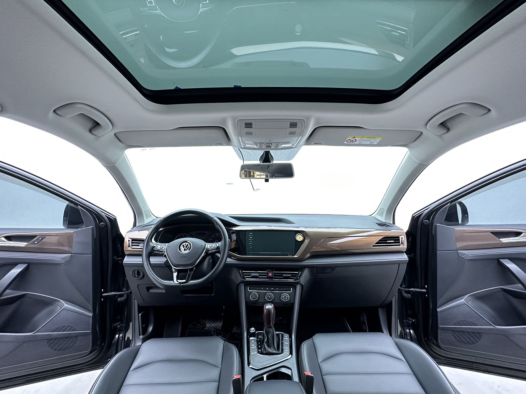 Volkswagen Tharu 2022 car image #12