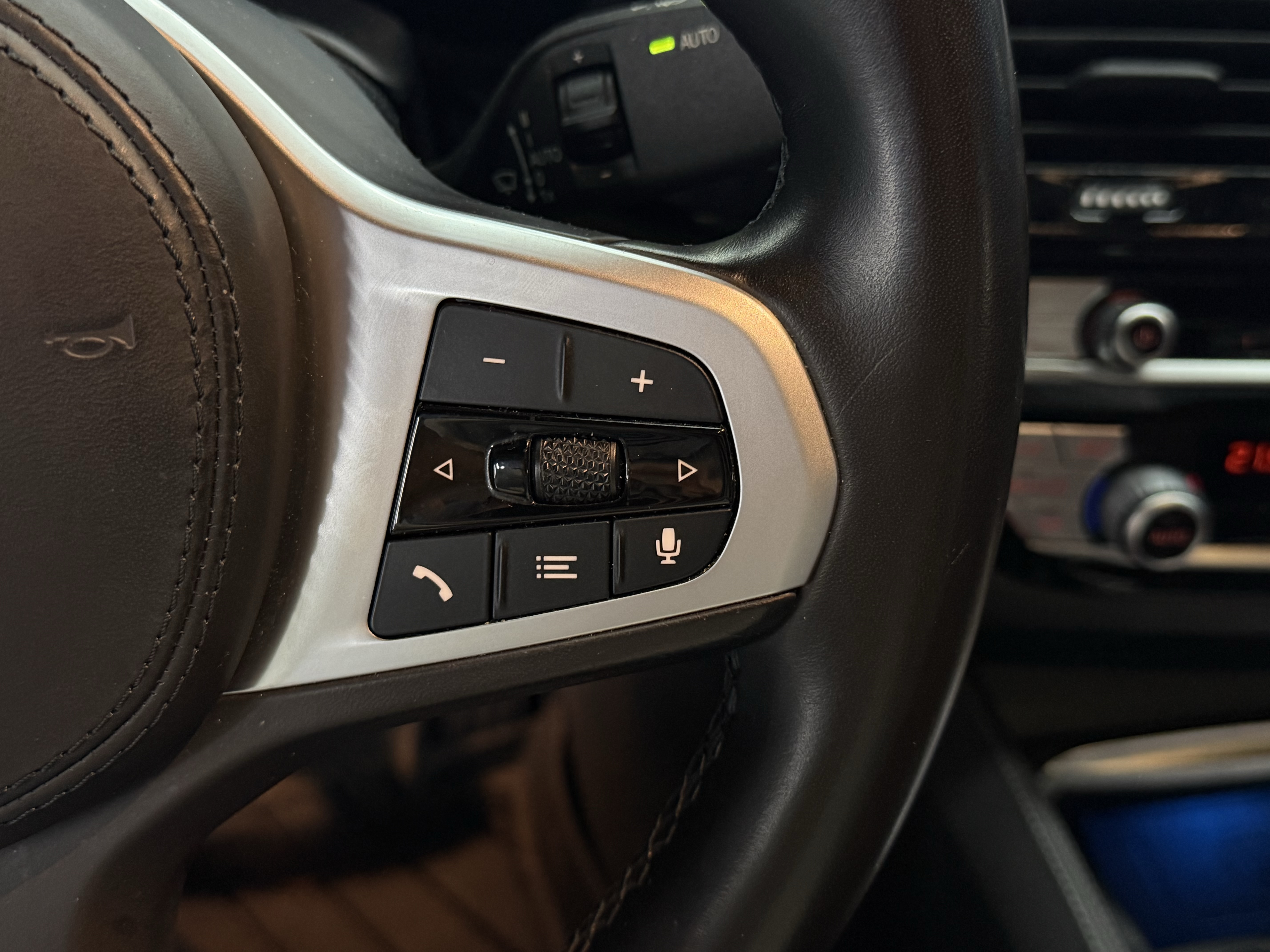 BMW 5 Series New Energy 2021 car image #12