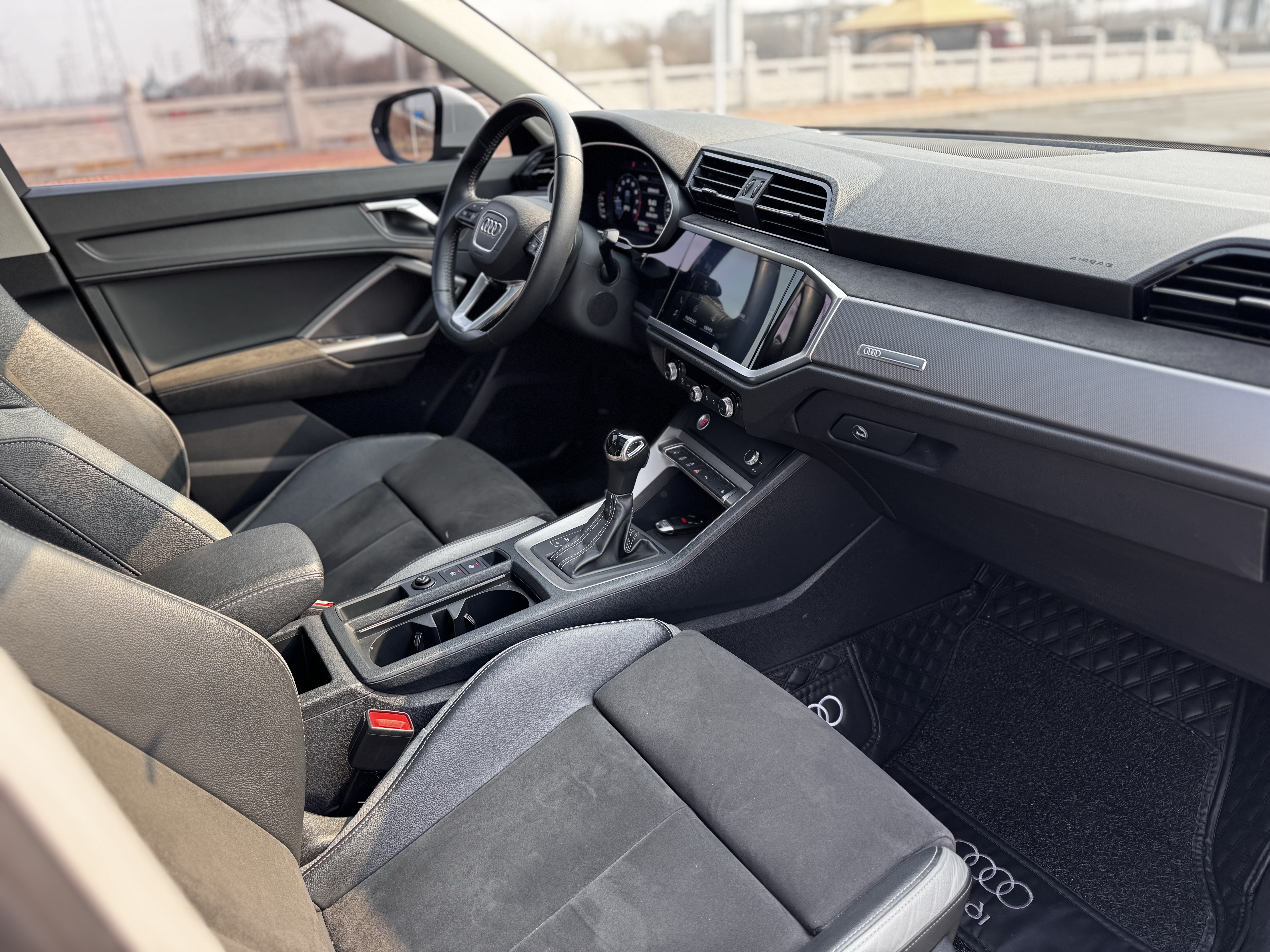 Audi Q3 2021 car image #12