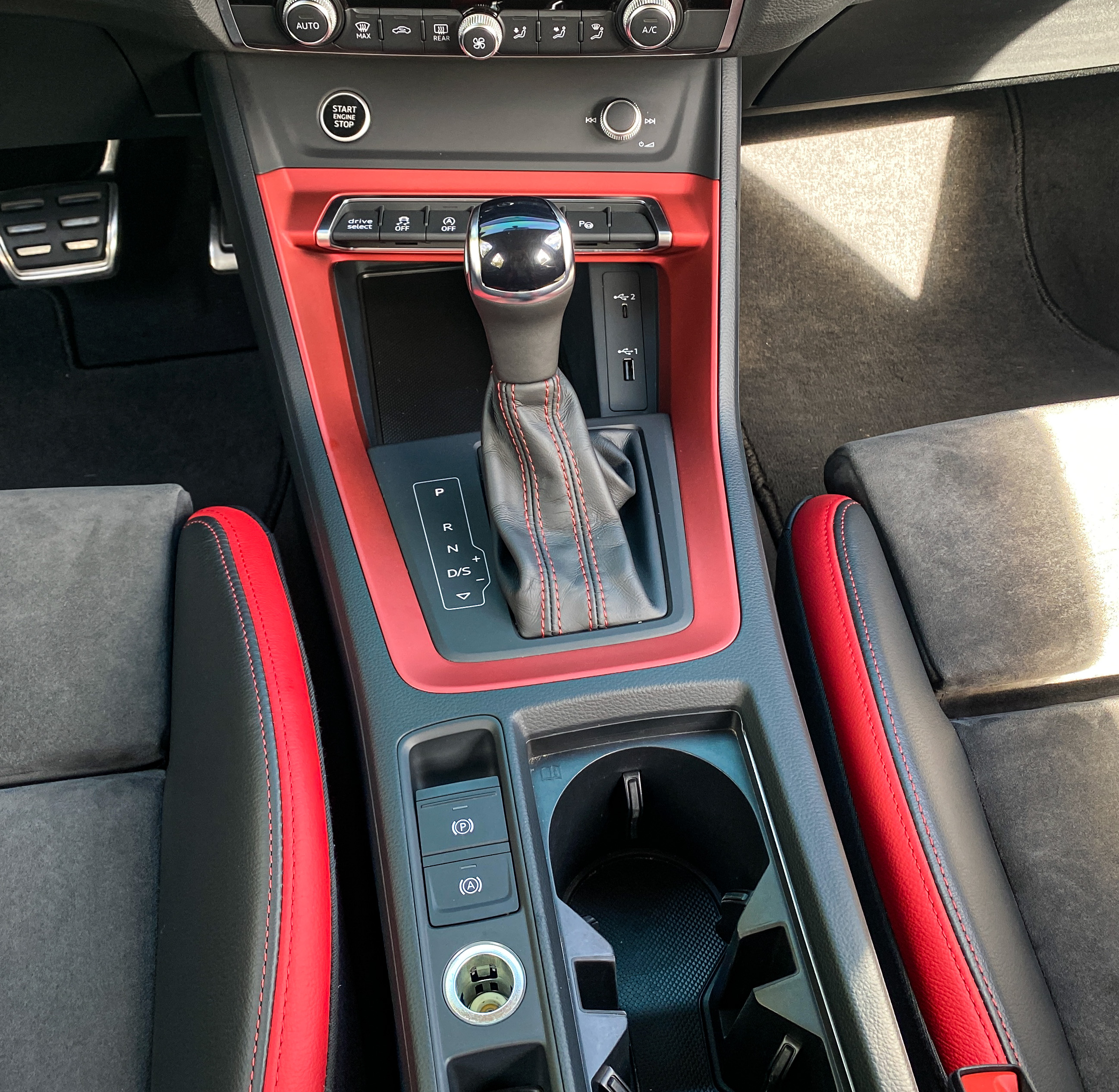 Audi Q3 2021 car image #12
