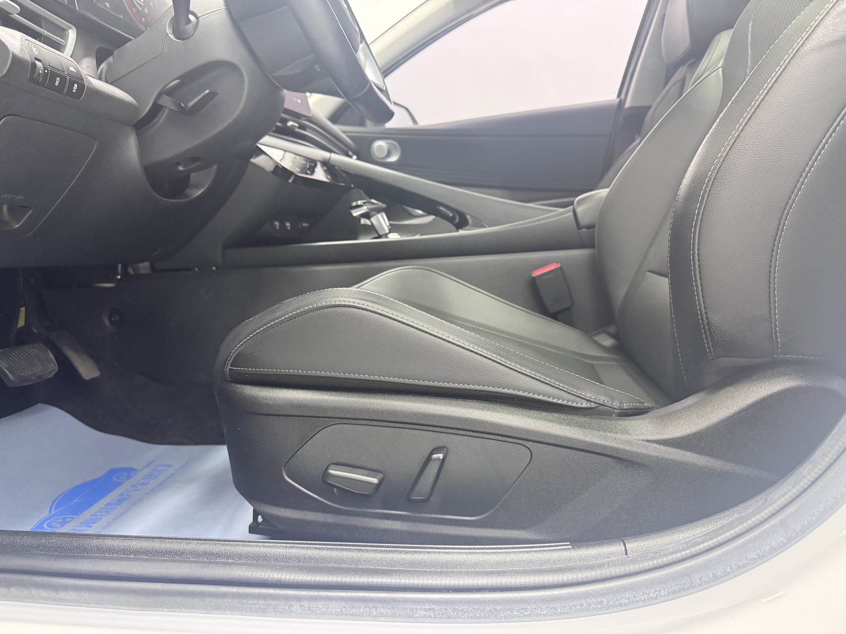 Hyundai Elantra 2021 immagine di auto #12