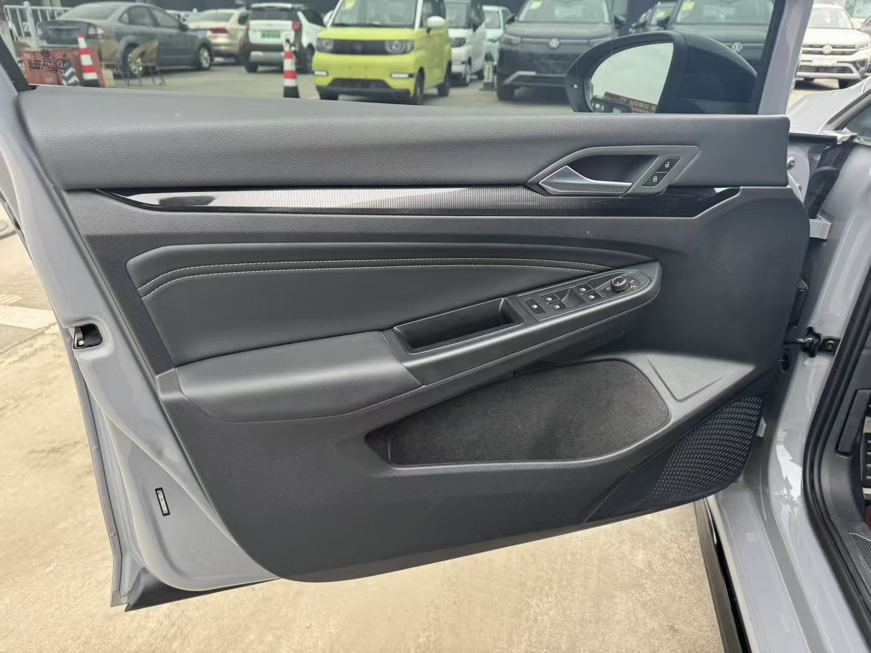 Volkswagen Golf 2022 car image #12