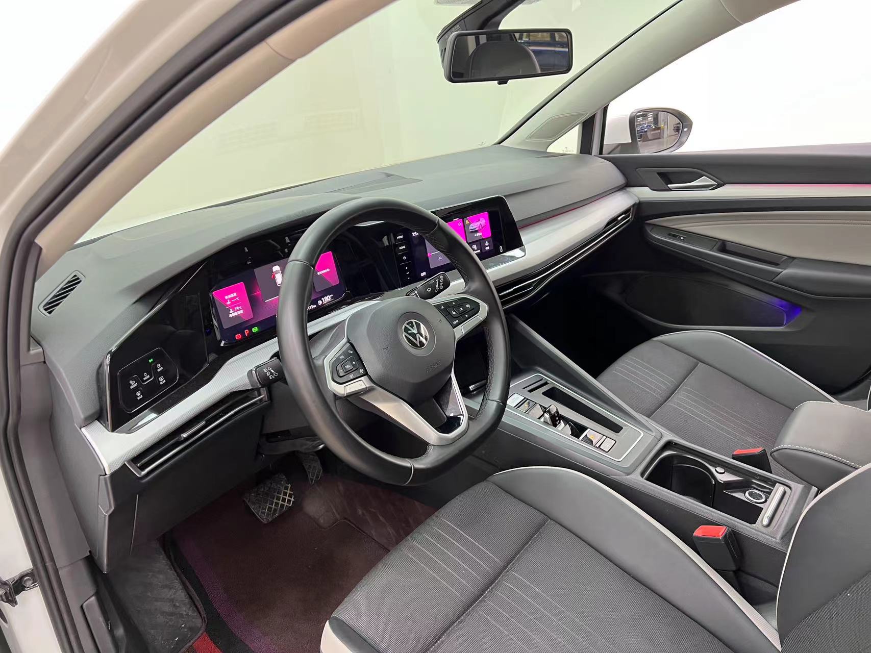 Volkswagen Golf 2022 car image #12