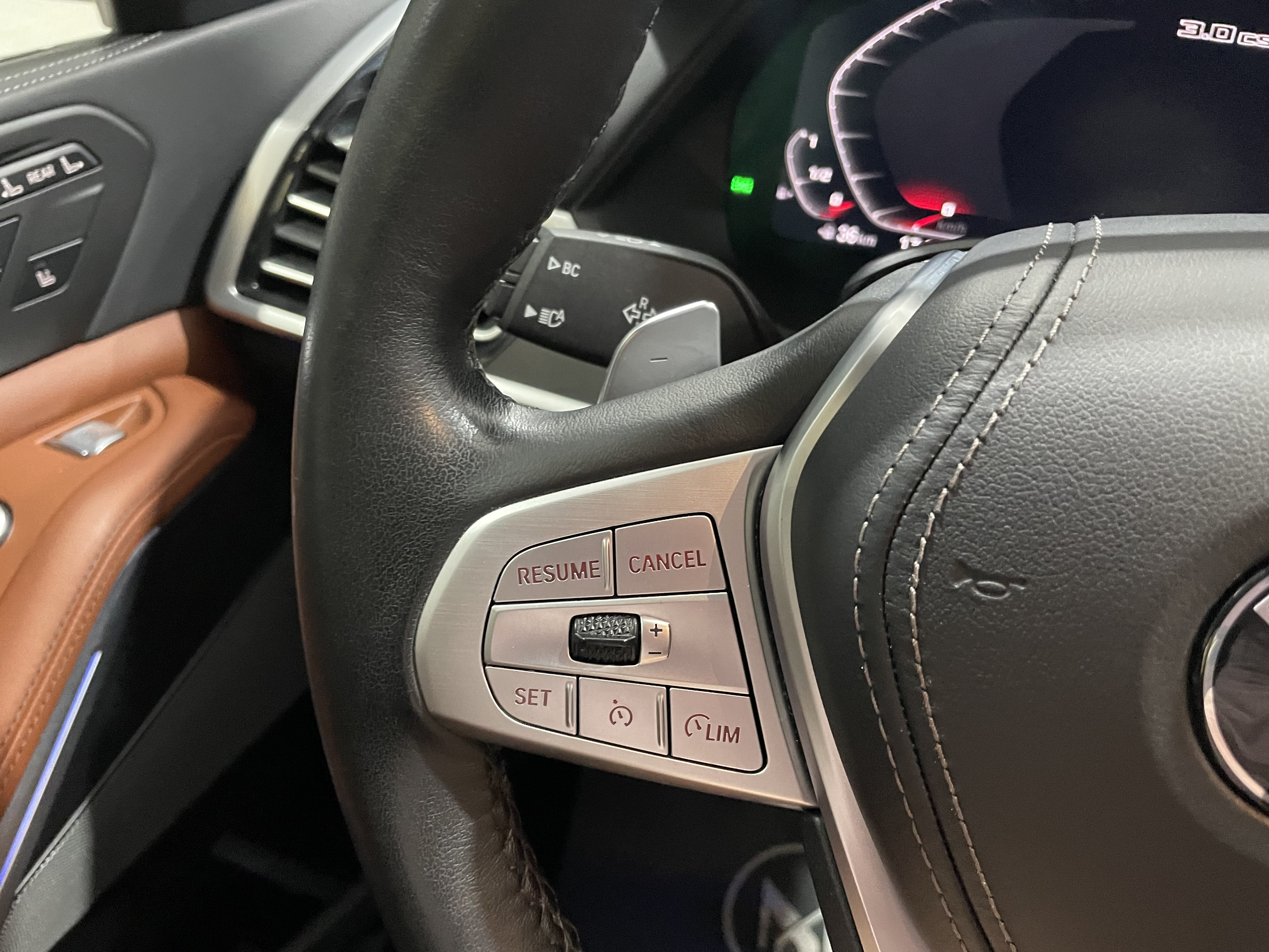 BMW X7 M60i 2021 car image #12