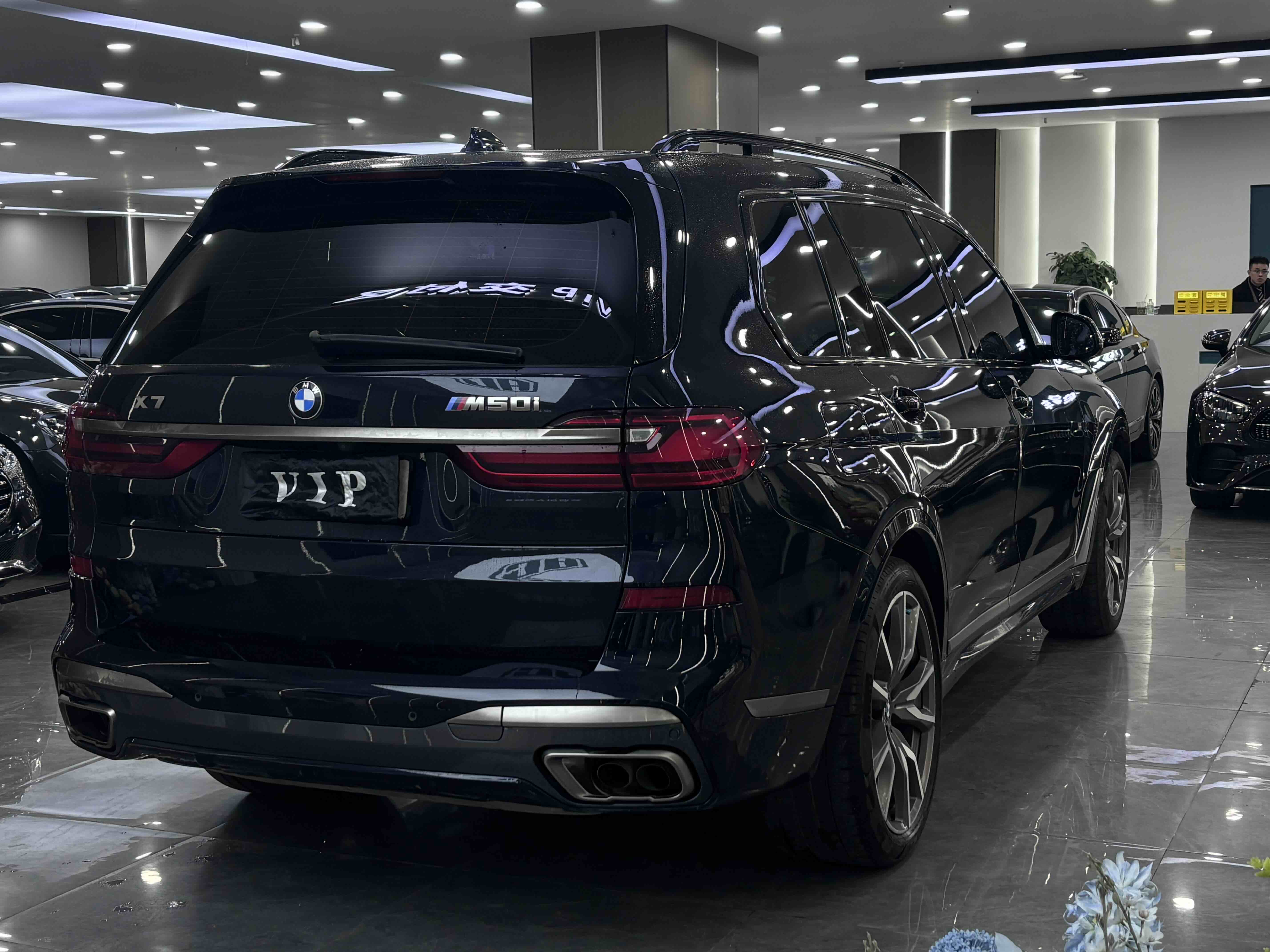 BMW X7 2021 car image #12