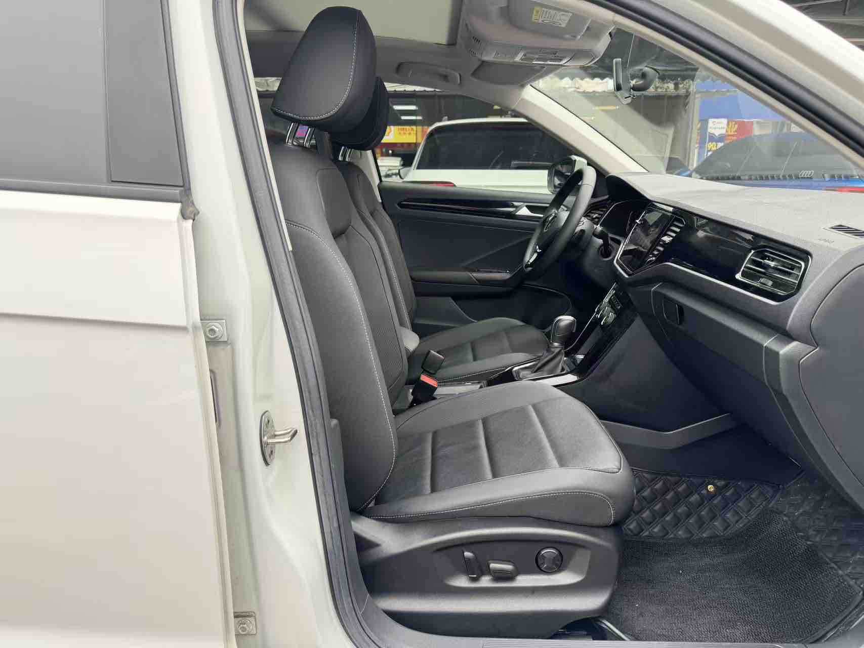 Volkswagen T-Roc 2022 #12 Volkswagen T-Roc 2022 car image #12
