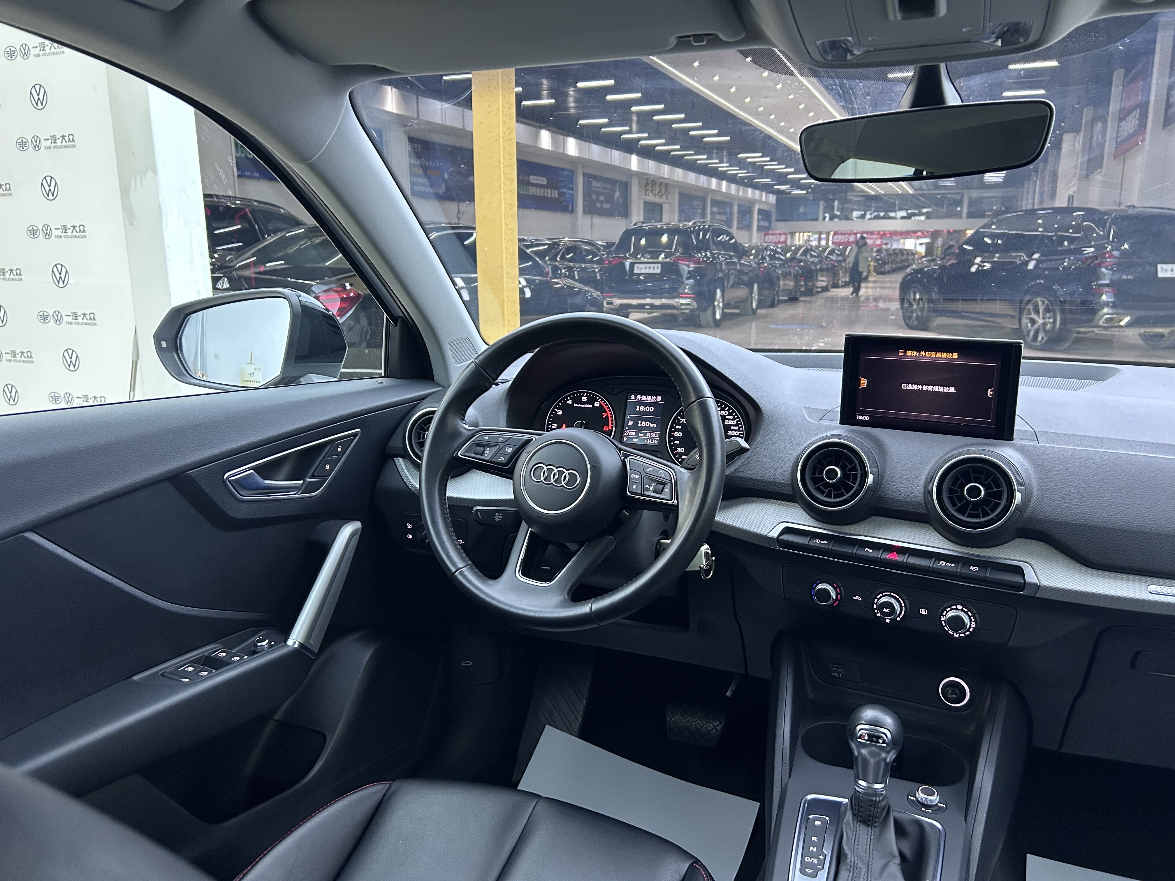 Audi Q2L 2021 imagem de carro #12