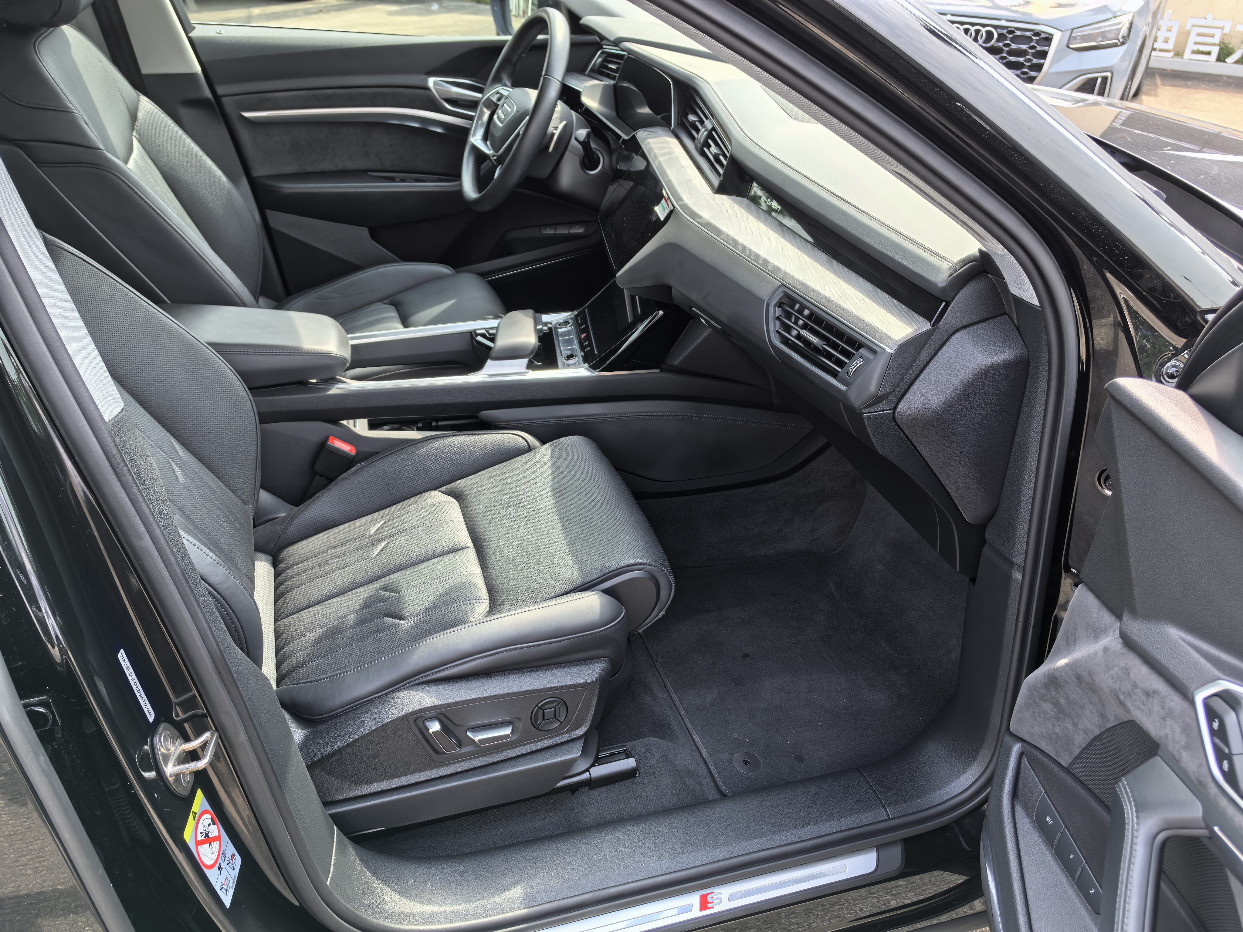 Audi e-tron (Imported) 2022 car image #12