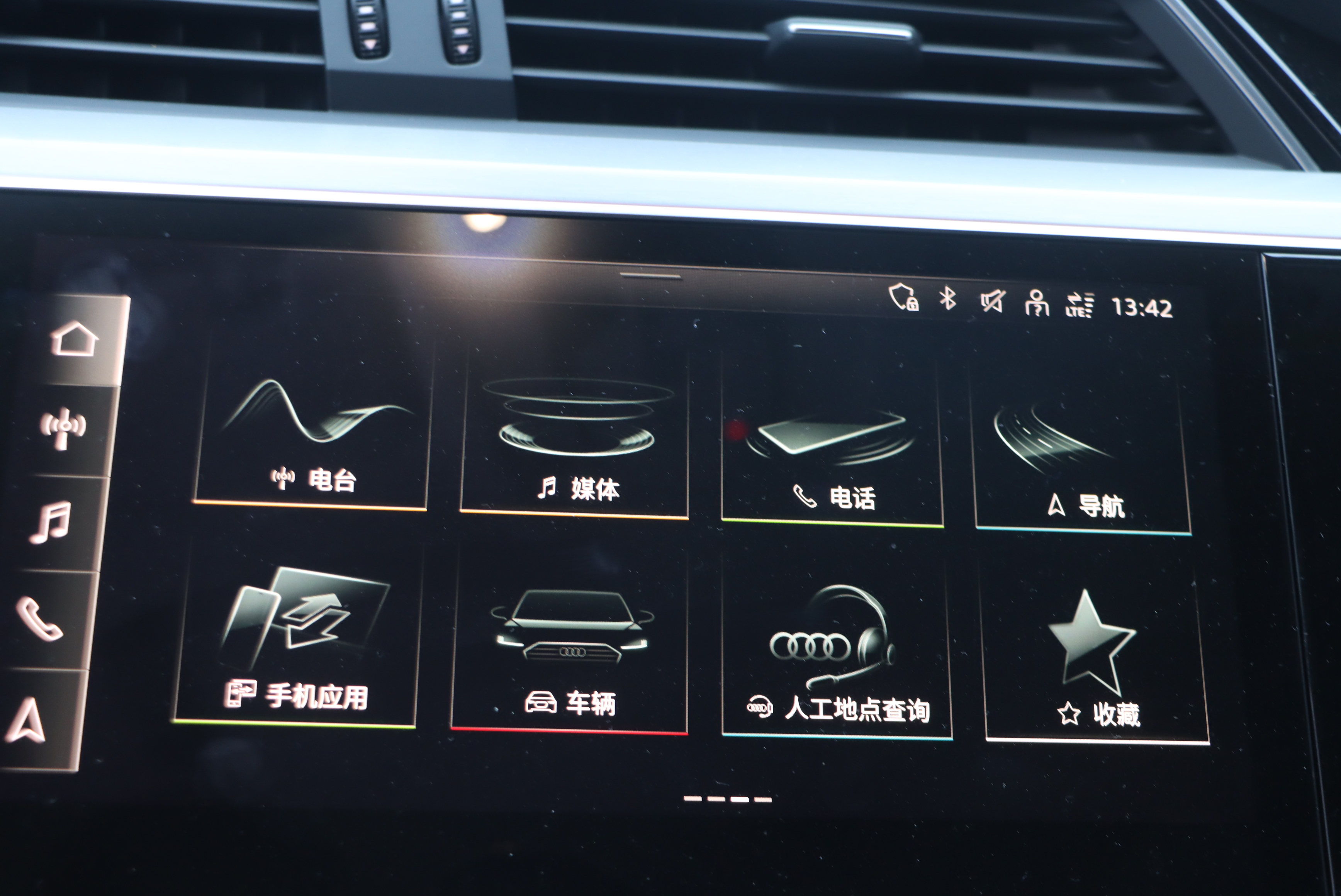 Audi e-tron 2022 car image #12