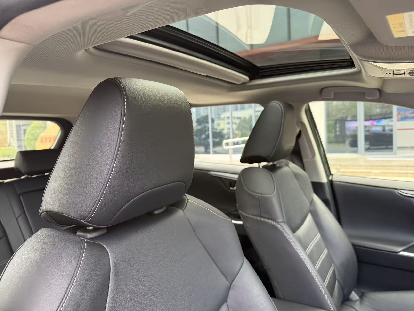 Toyota RAV4 2021 car image #12