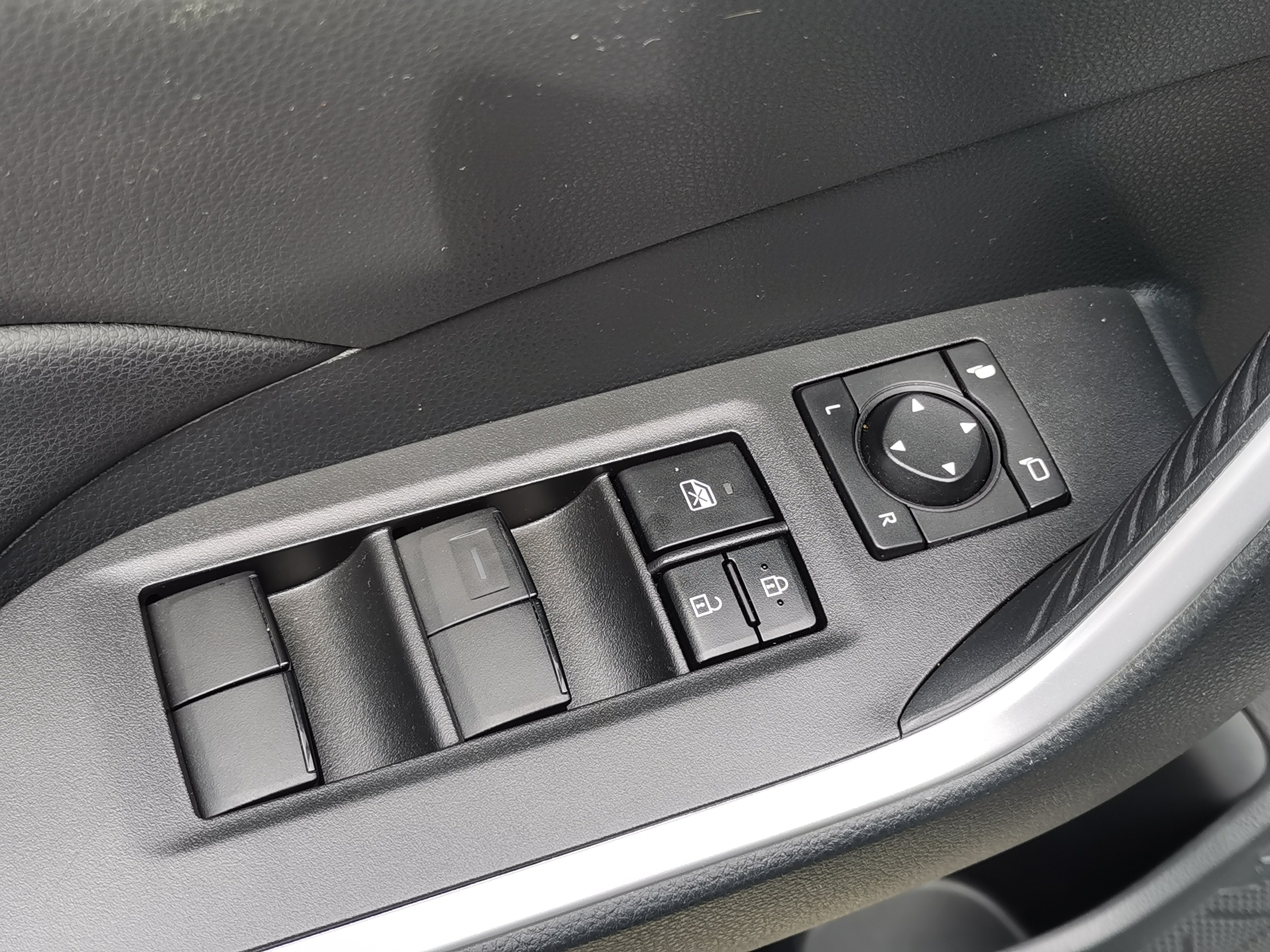 Toyota RAV4 2021 car image #12