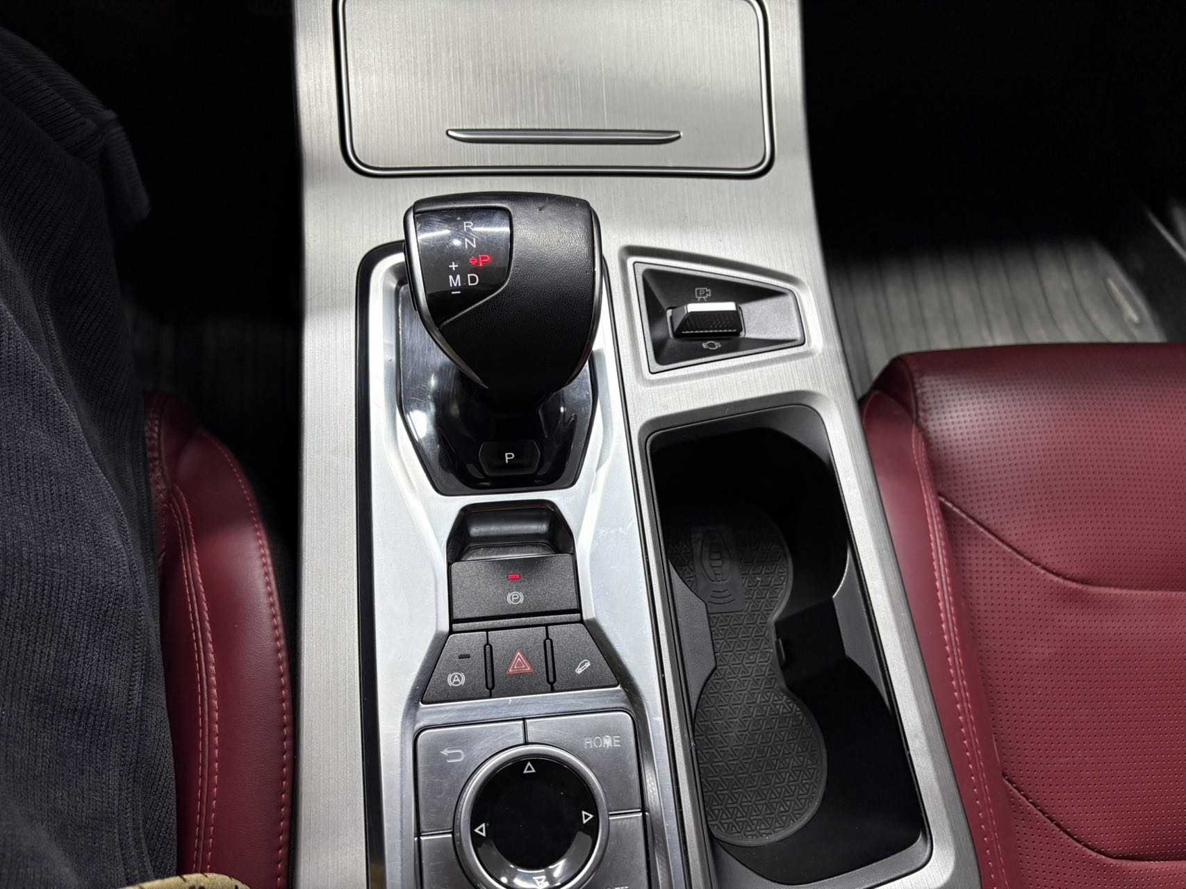 X70 PLUS 2022 car image #12