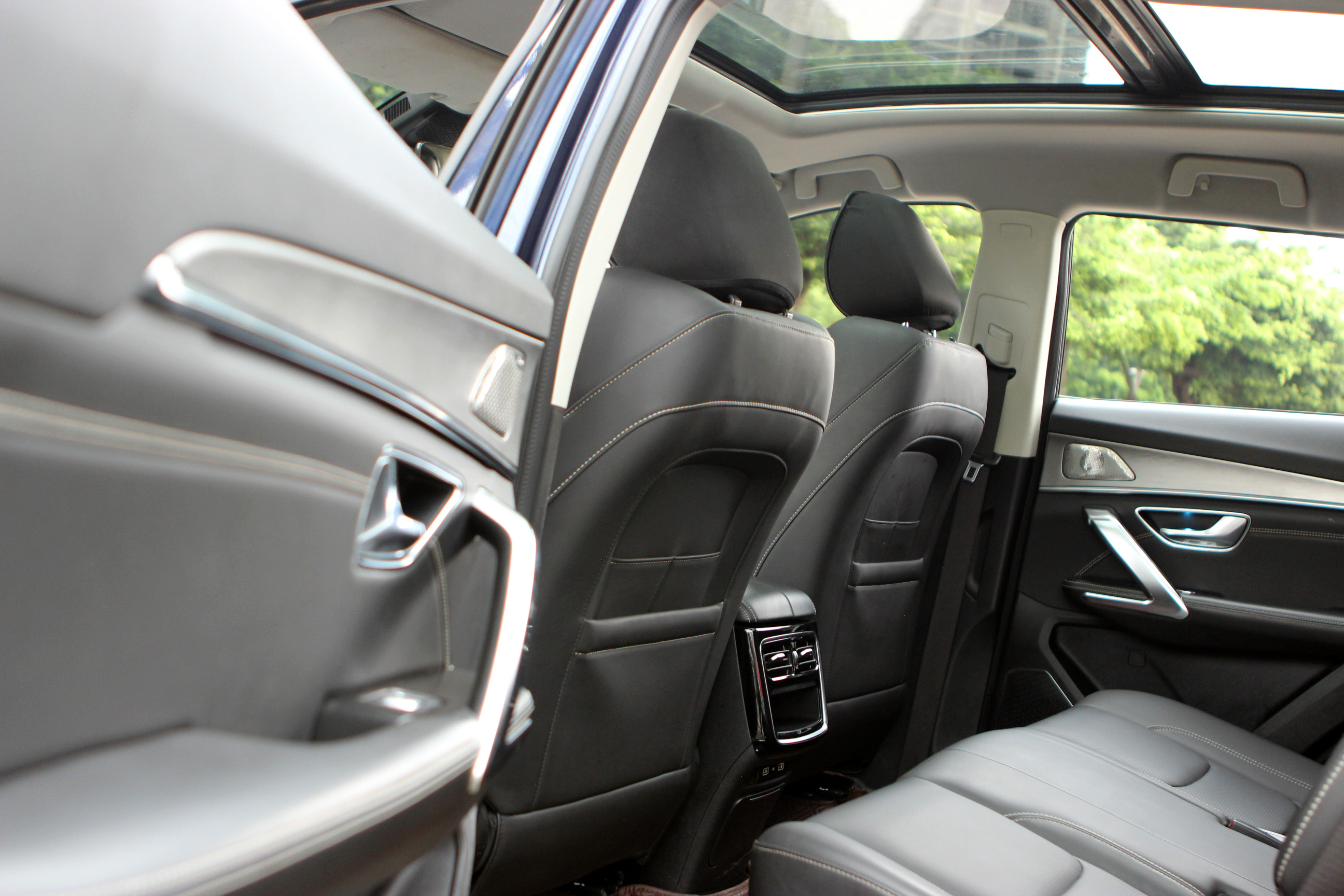 X70 PLUS 2022 car image #12