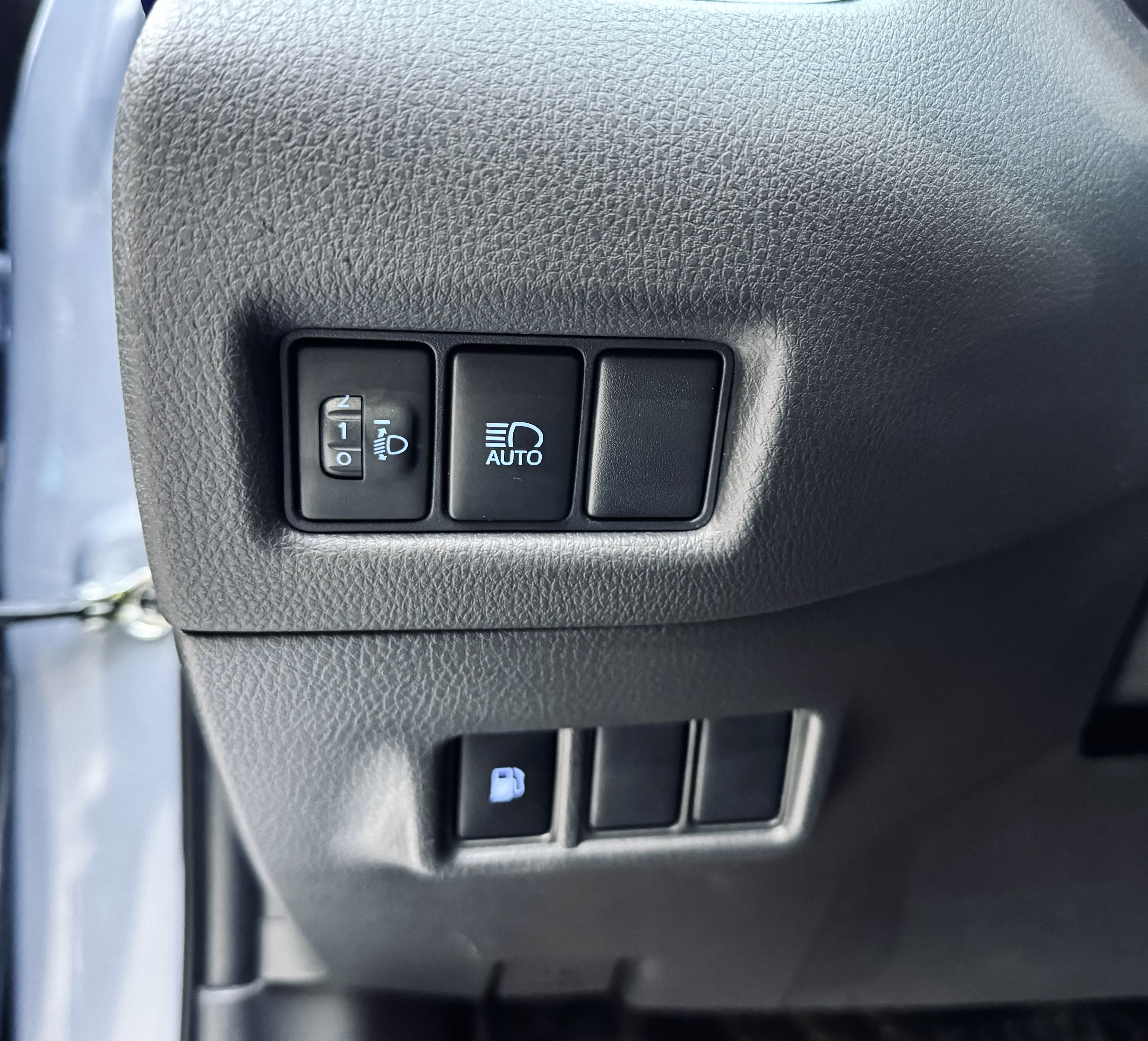 Toyota C-HR 2021 car image #12