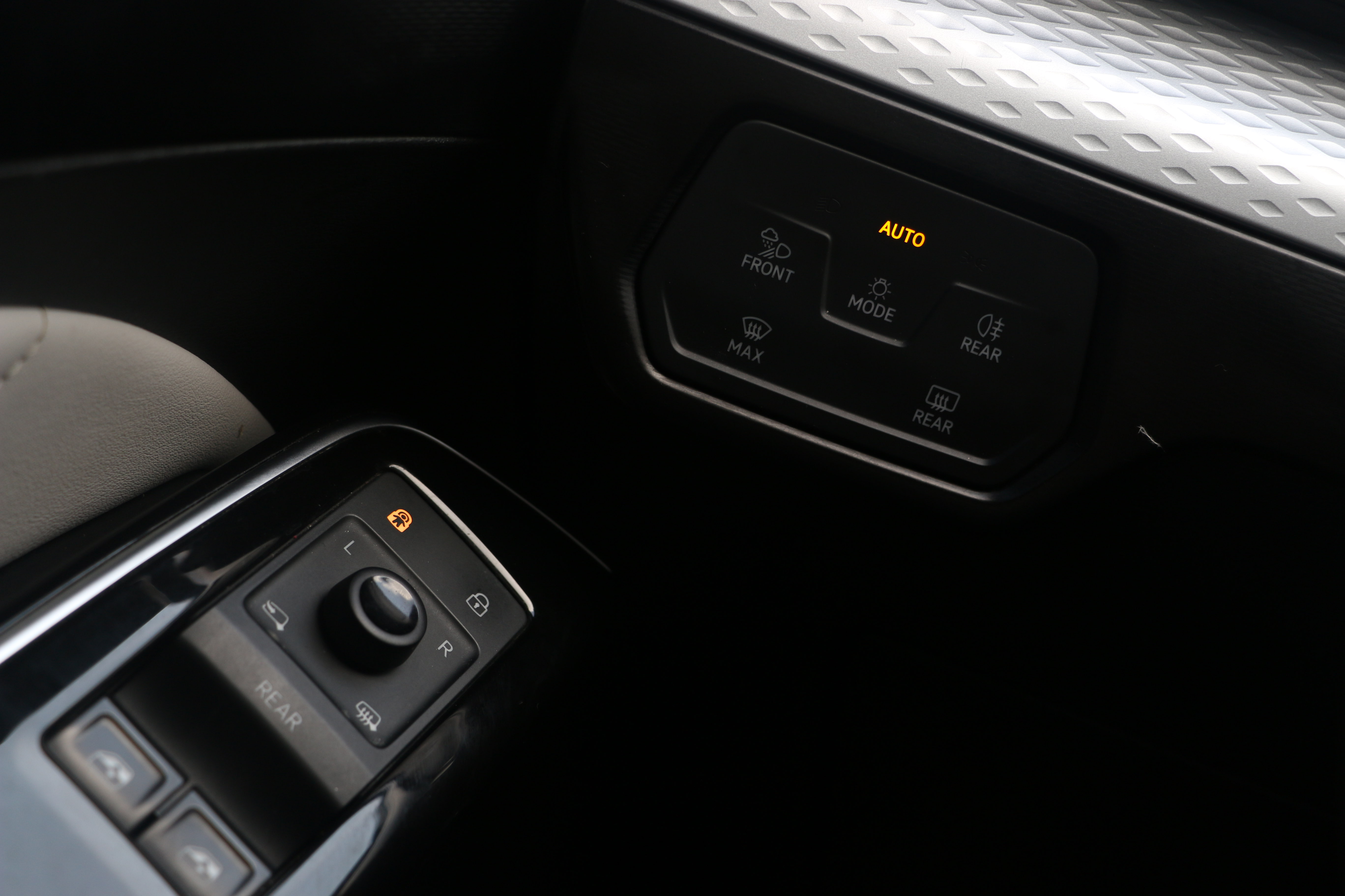 Volkswagen ID.6 X 2022 #12 Volkswagen ID.6 X 2022 car image #12