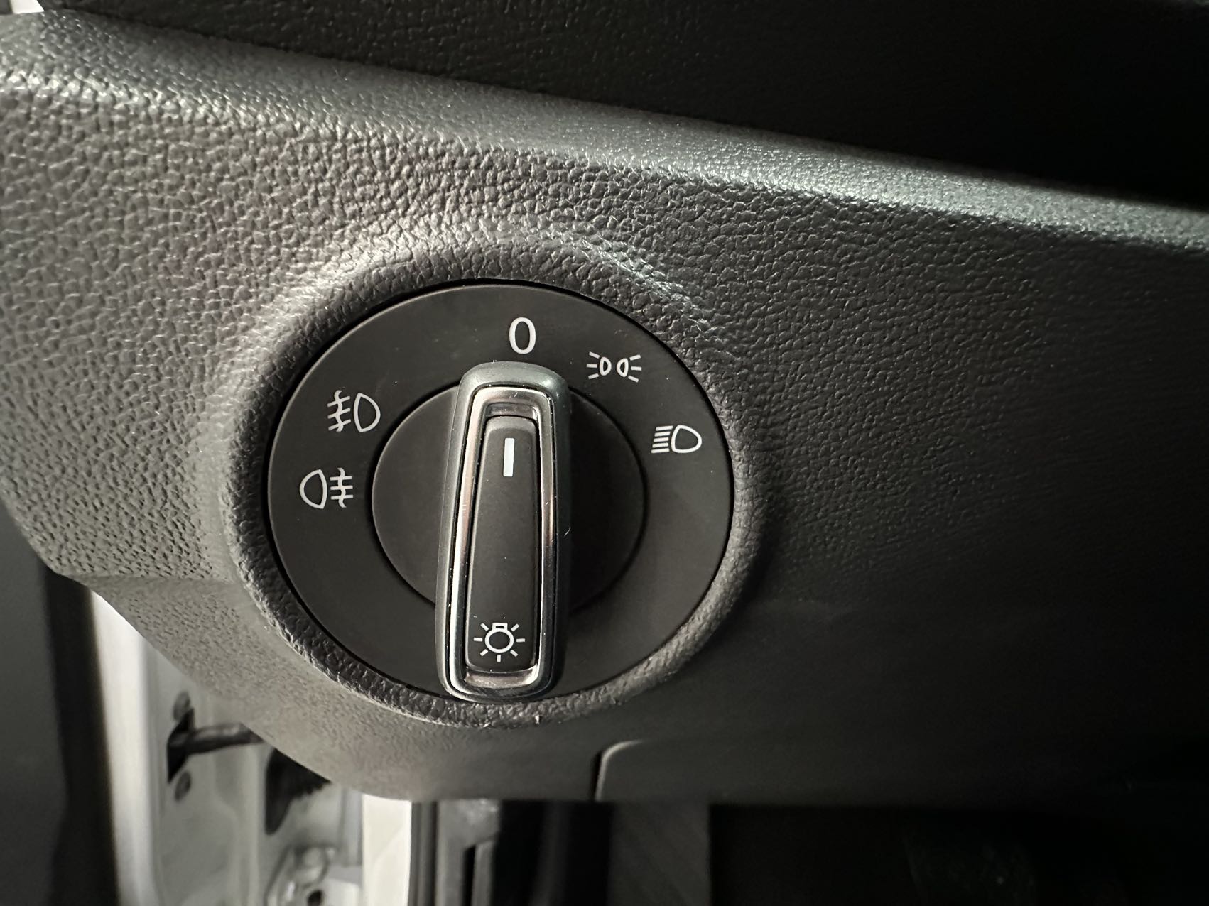 Volkswagen T-Roc 2022 car image #12