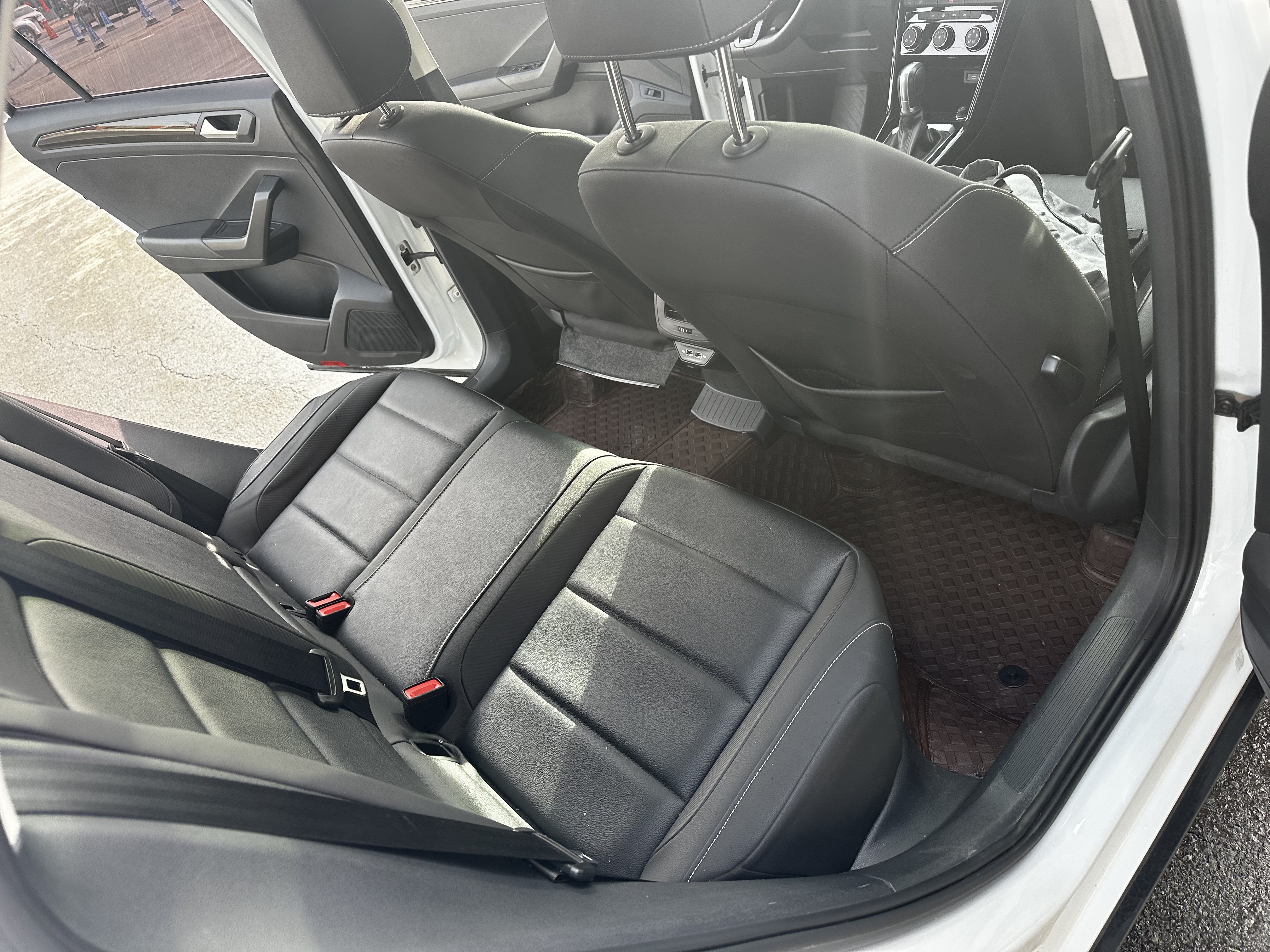 Volkswagen T-Roc 2022 car image #12