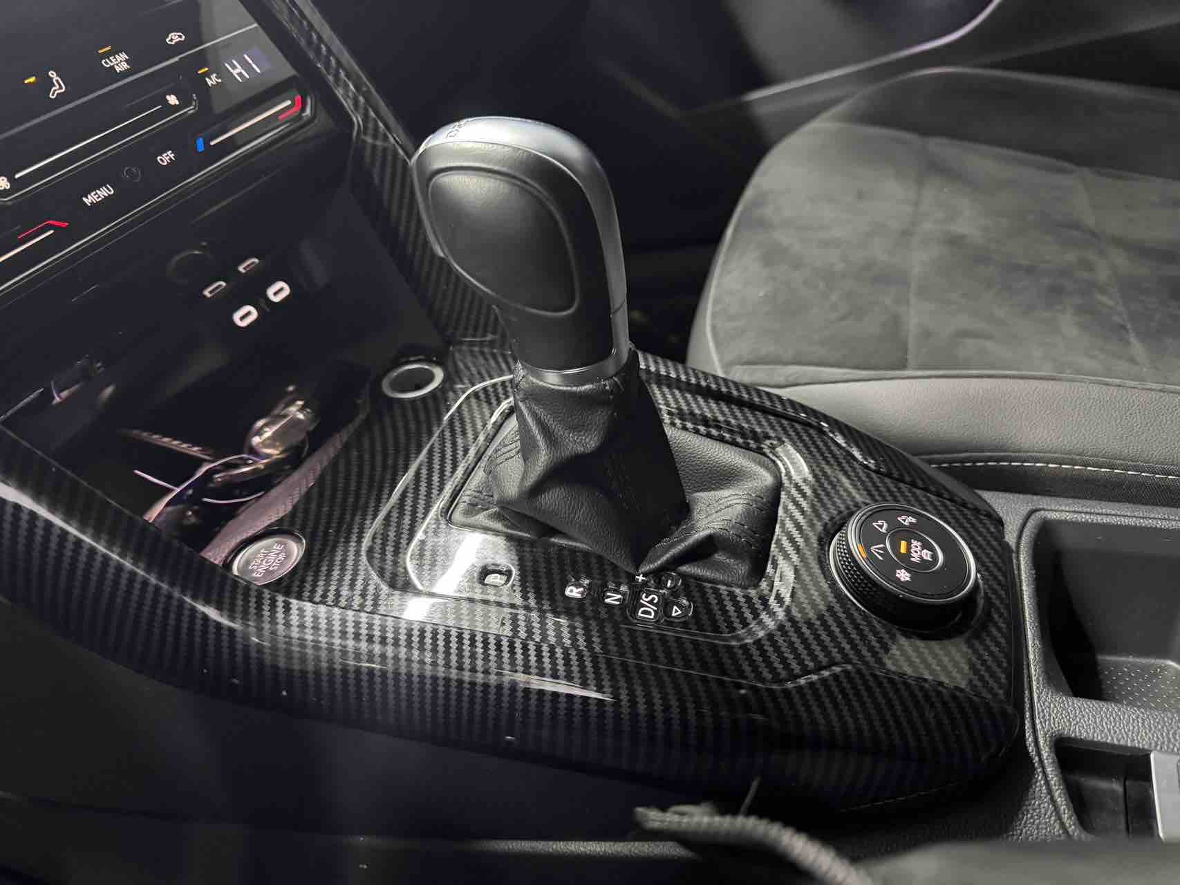 Volkswagen T-Roc 2022 car image #12