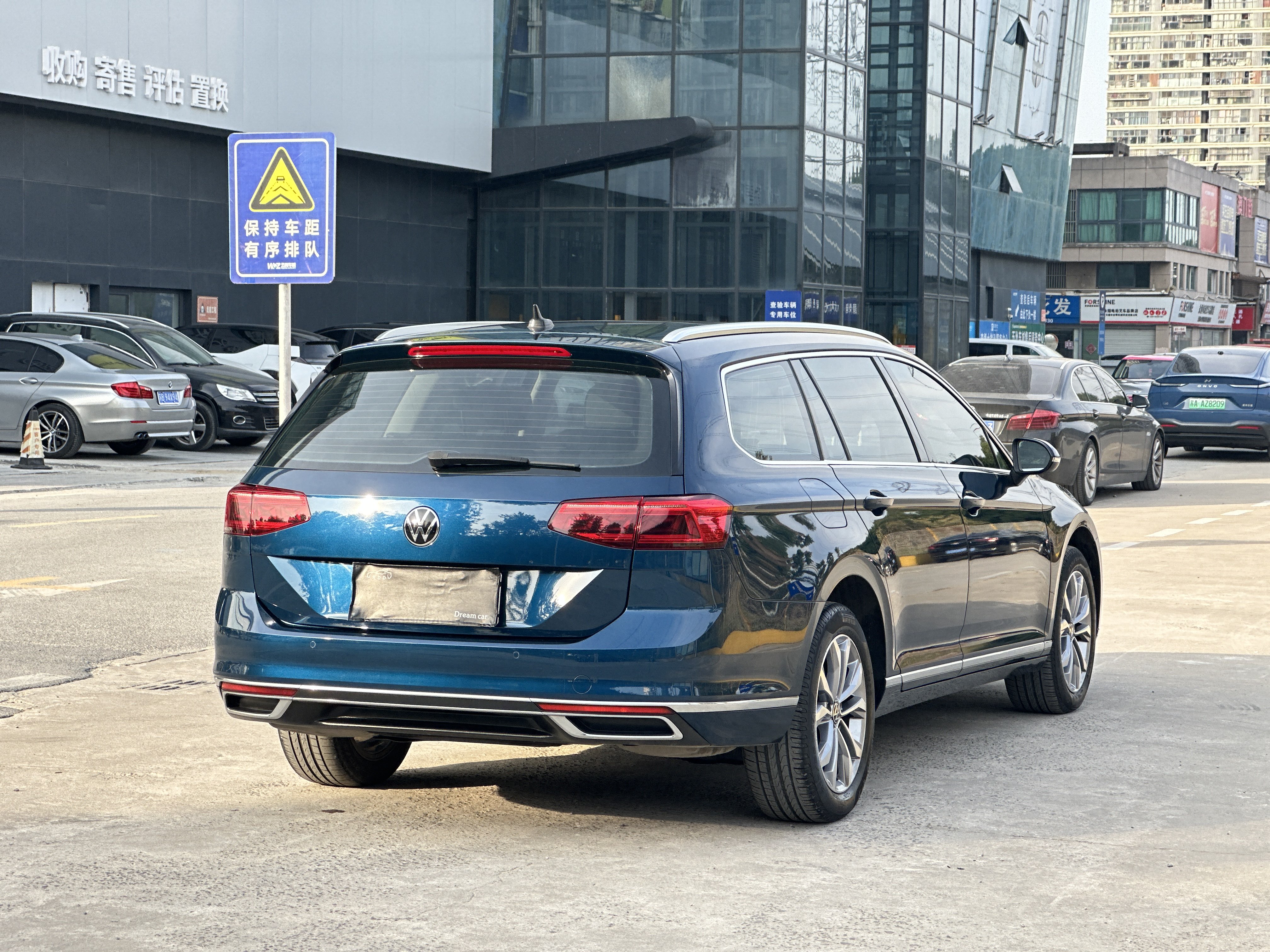 Volkswagen Passat Variant 2022 immagine di auto #12
