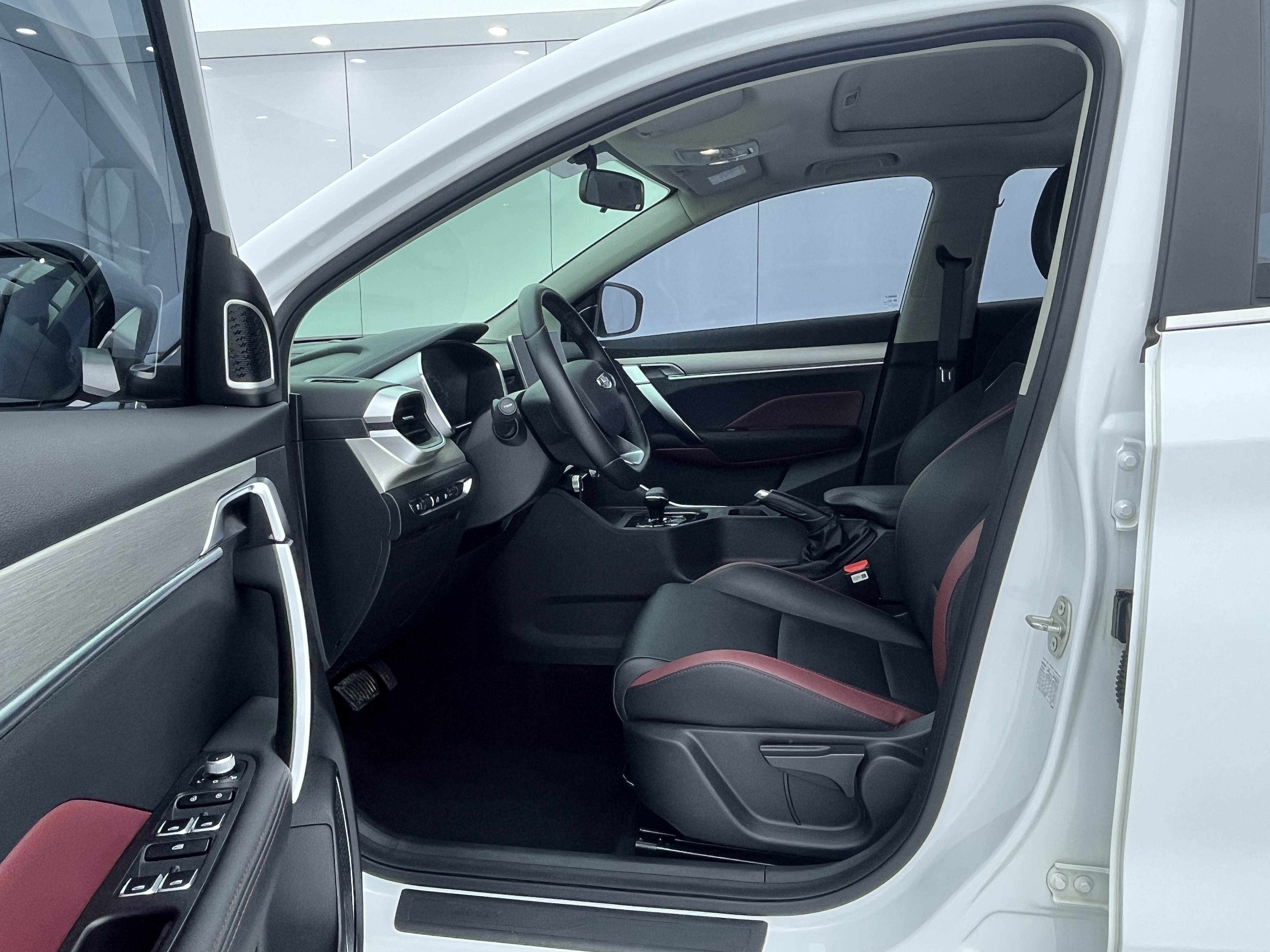 GEELY Coolray 2022 car image #12
