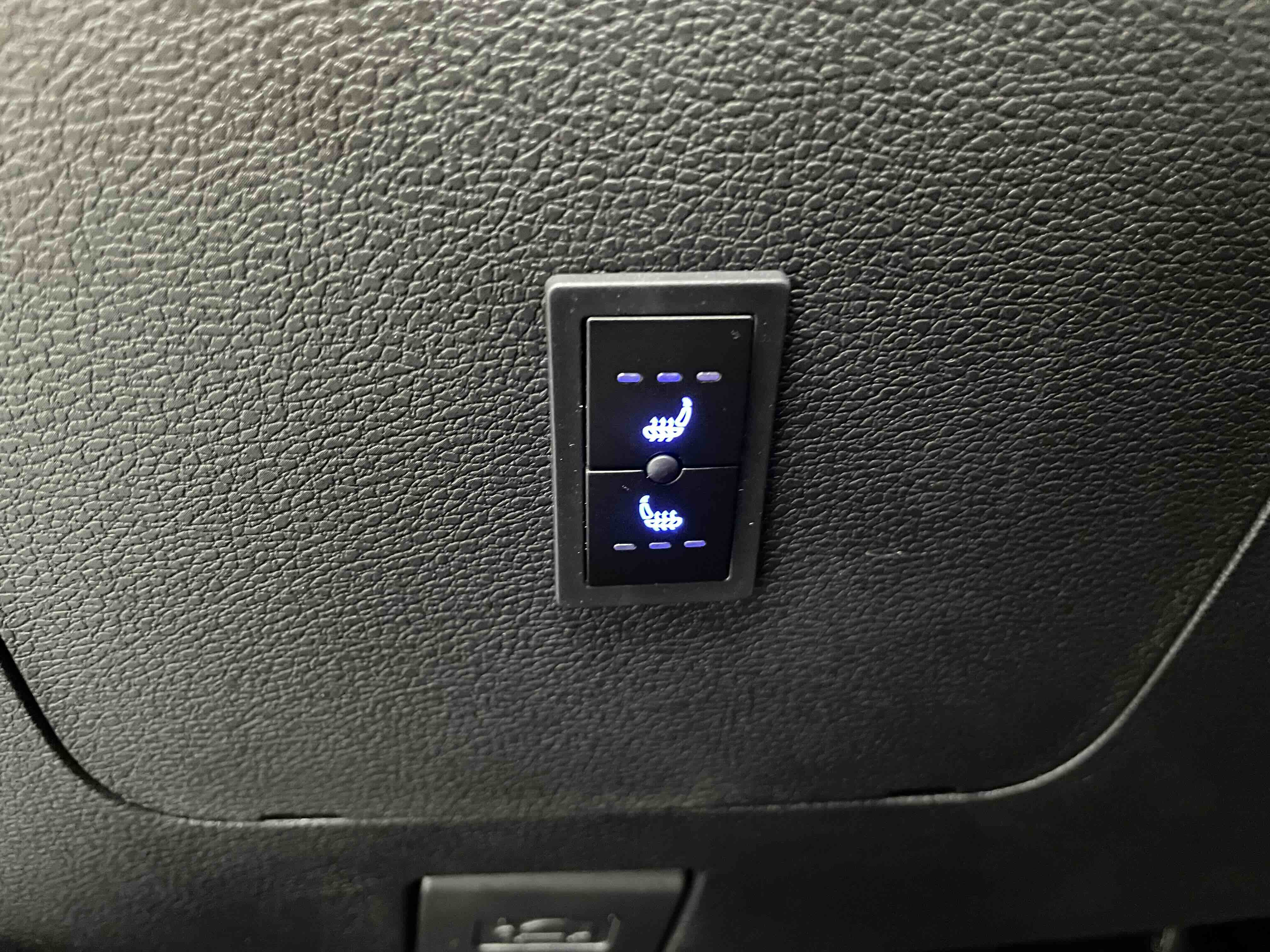 GEELY Coolray 2022 car image #12