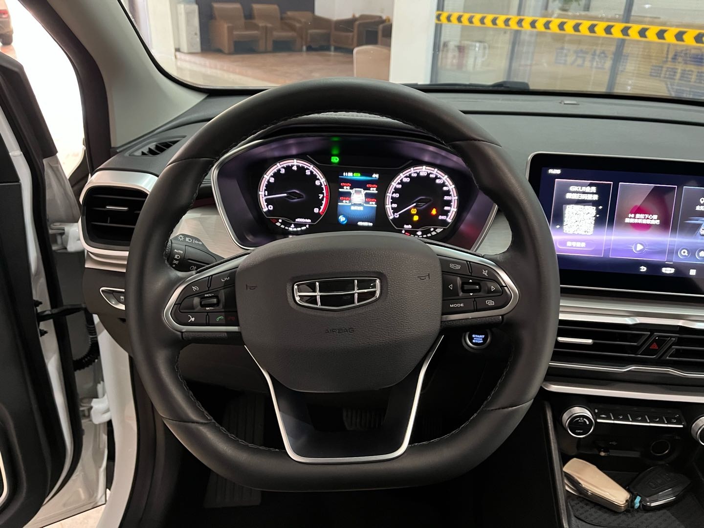 GEELY Coolray 2022 car image #12
