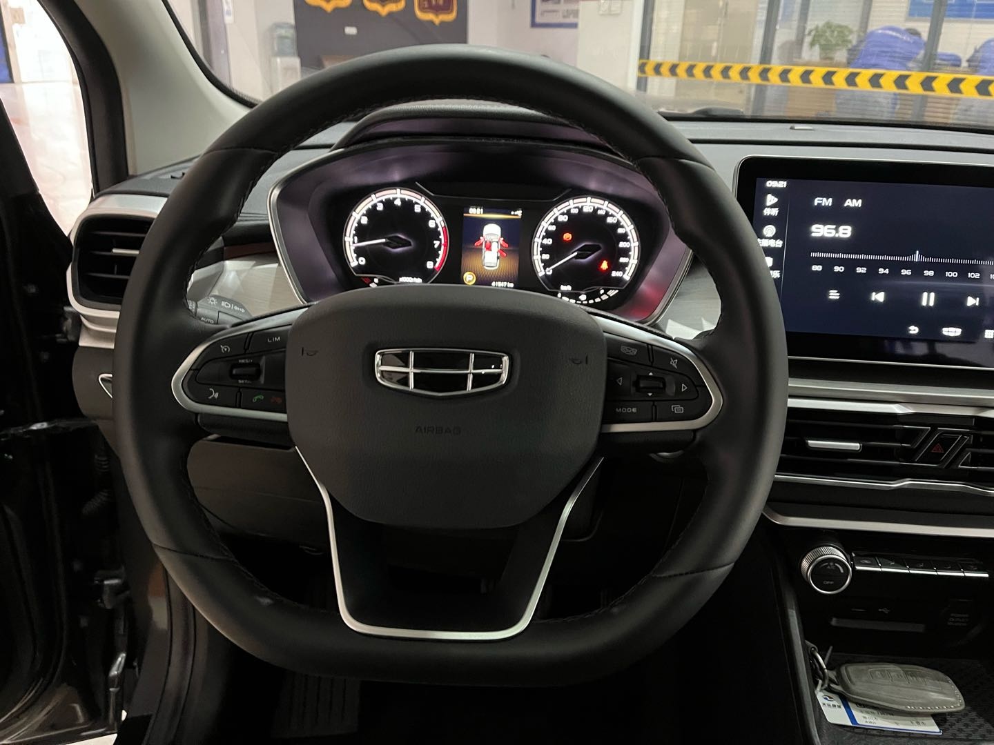 GEELY Coolray 2021 car image #12