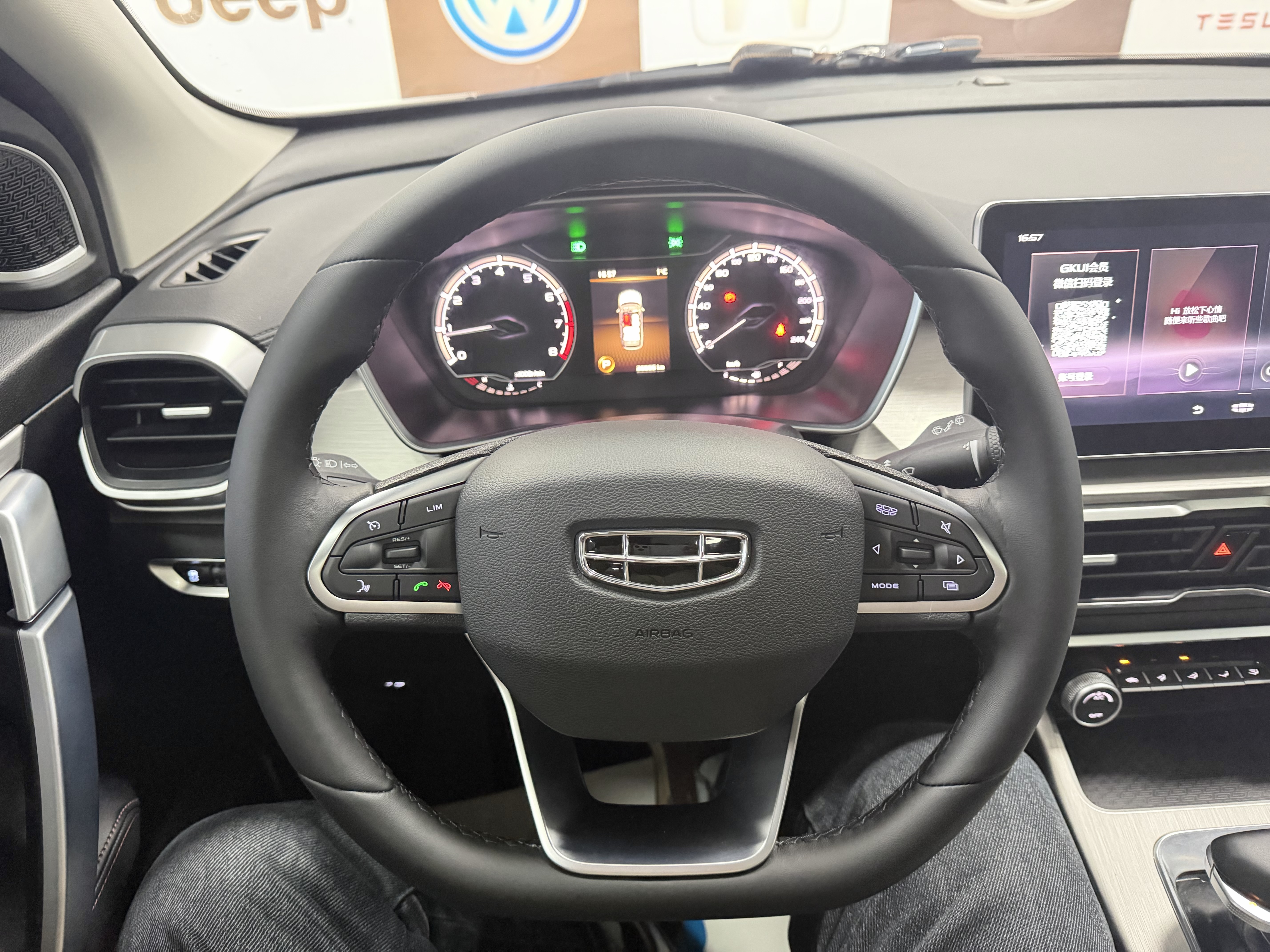 GEELY Coolray 2023 car image #12