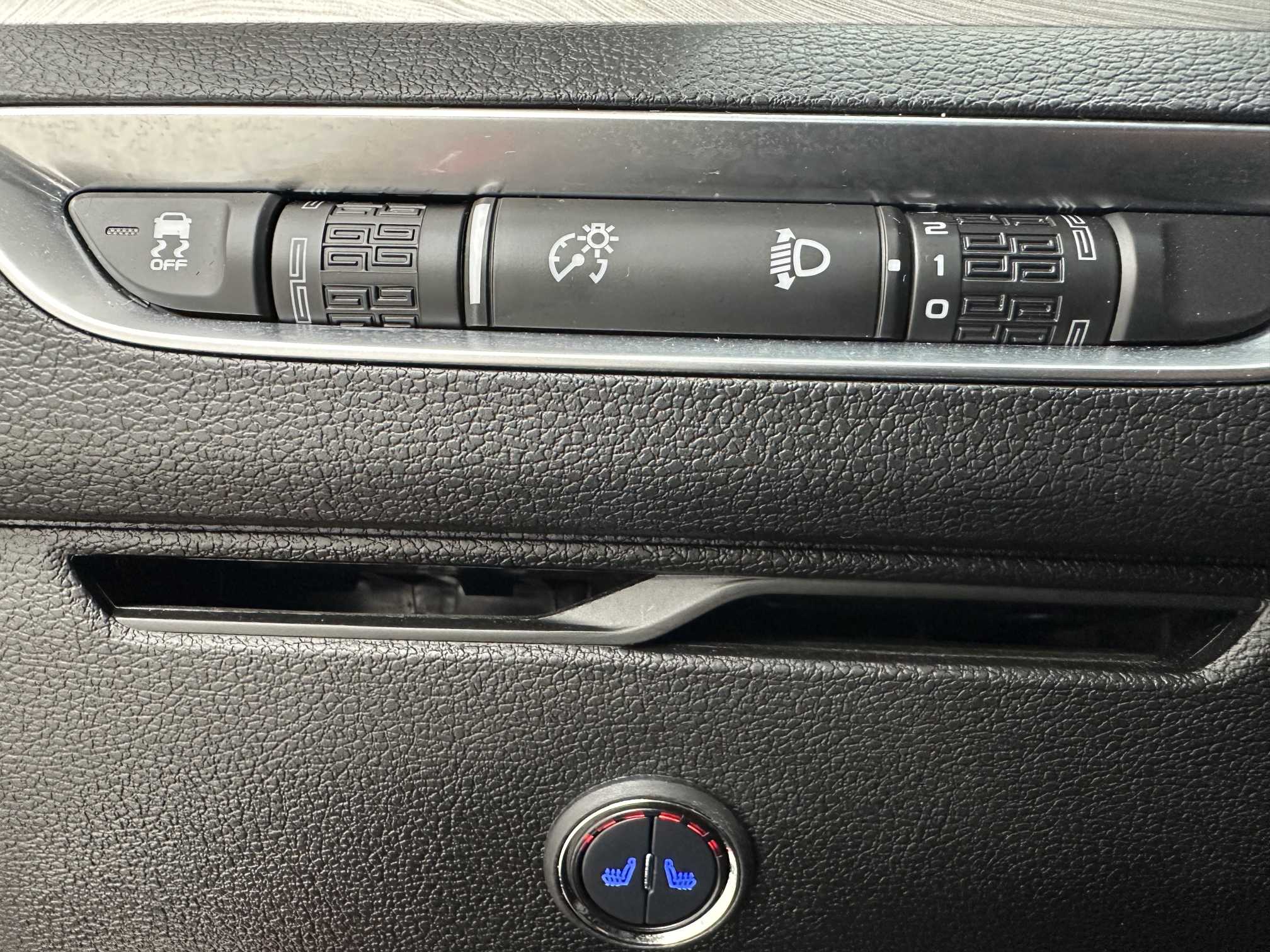 GEELY Coolray 2023 car image #12