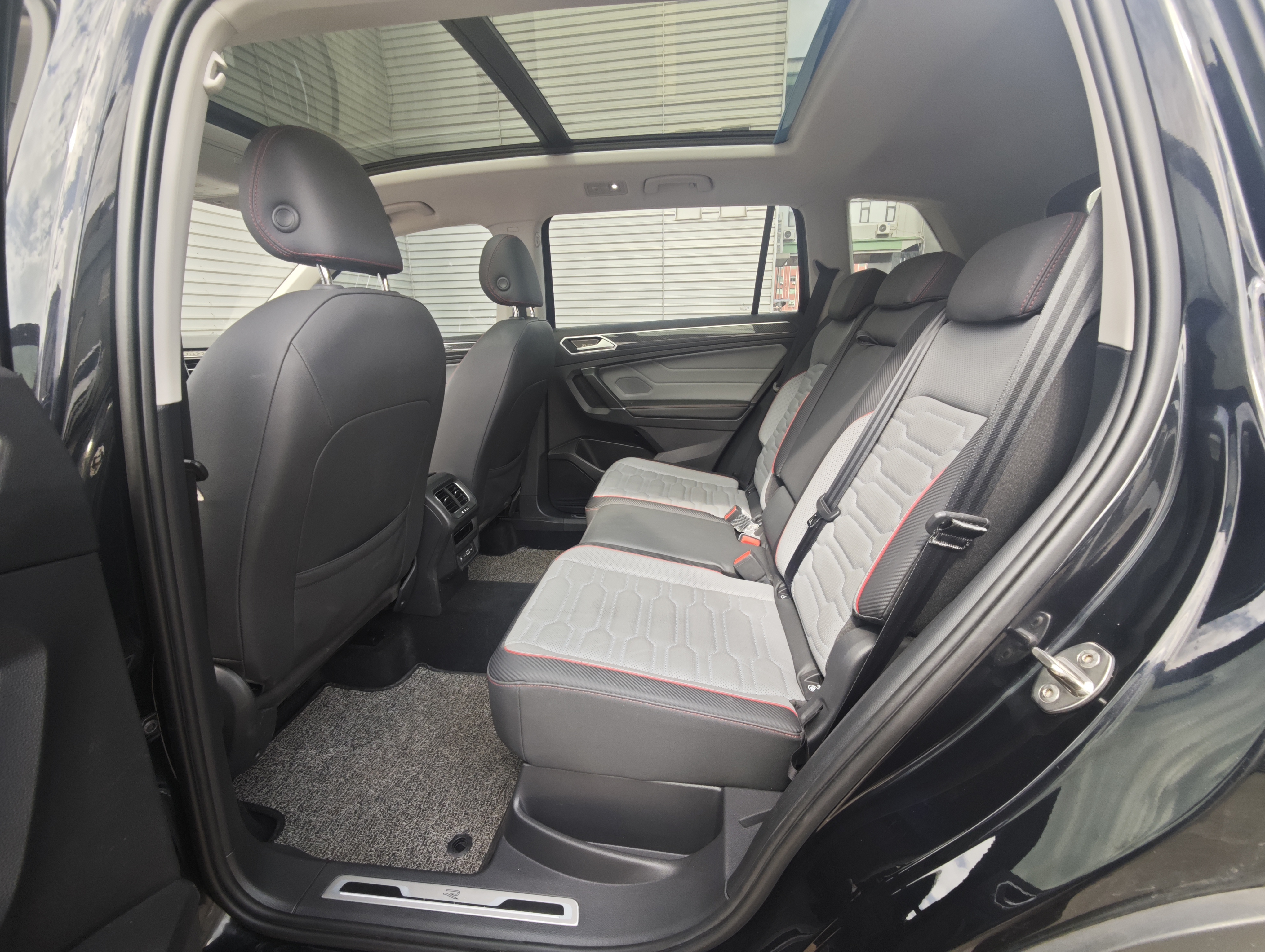 Volkswagen Tiguan L 2022 immagine di auto #12