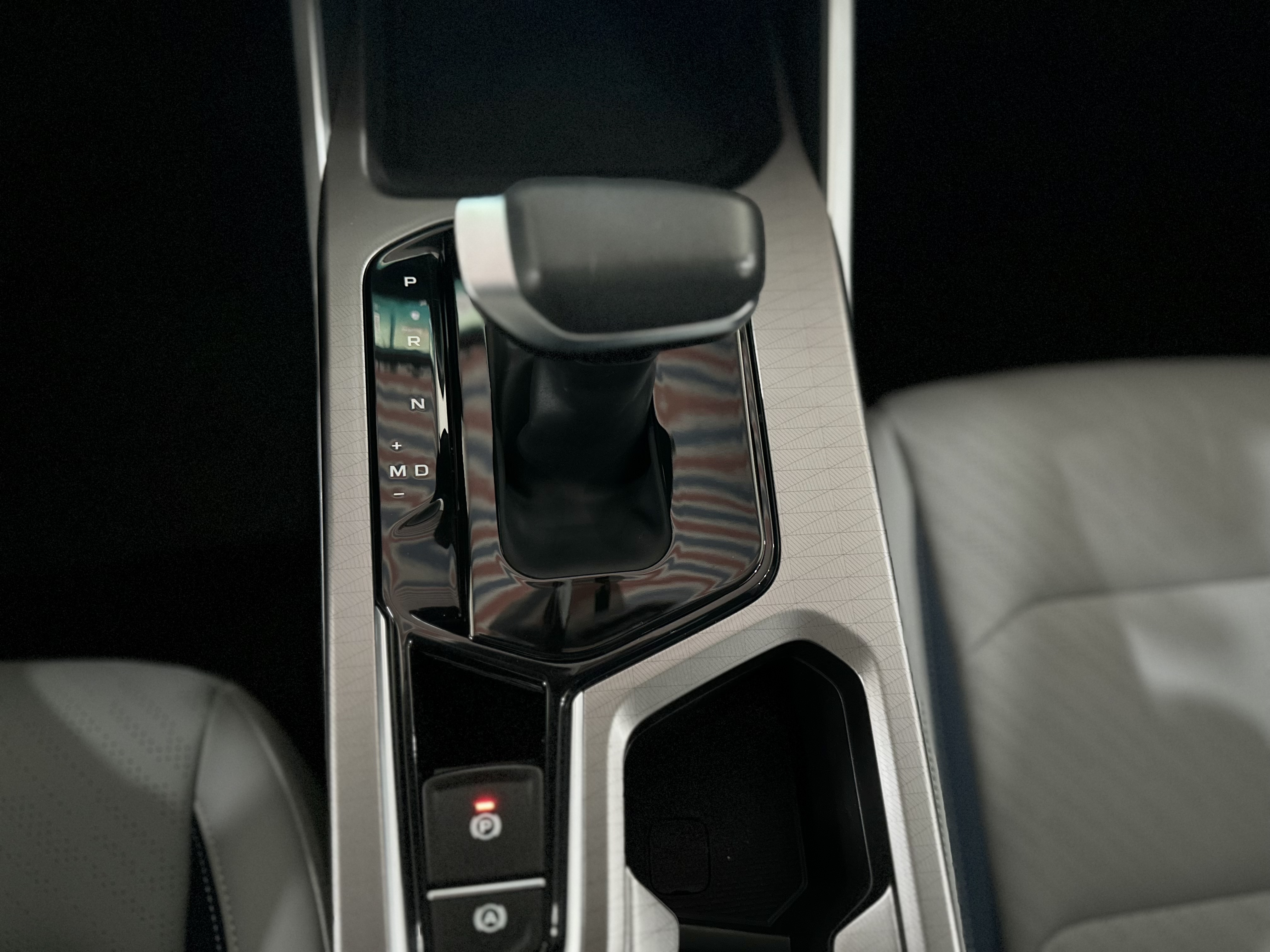 Emgrand 2021 #12 Emgrand 2021 car image #12
