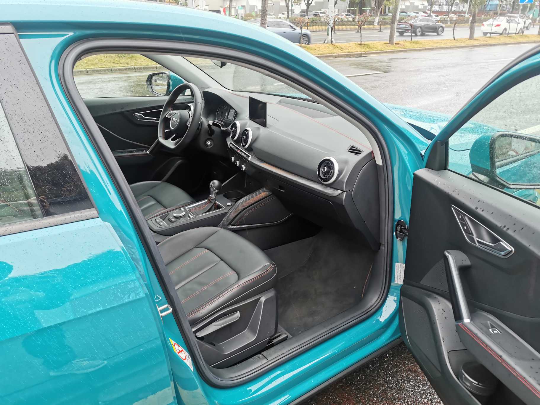 Audi Q2L 2022 car image #12