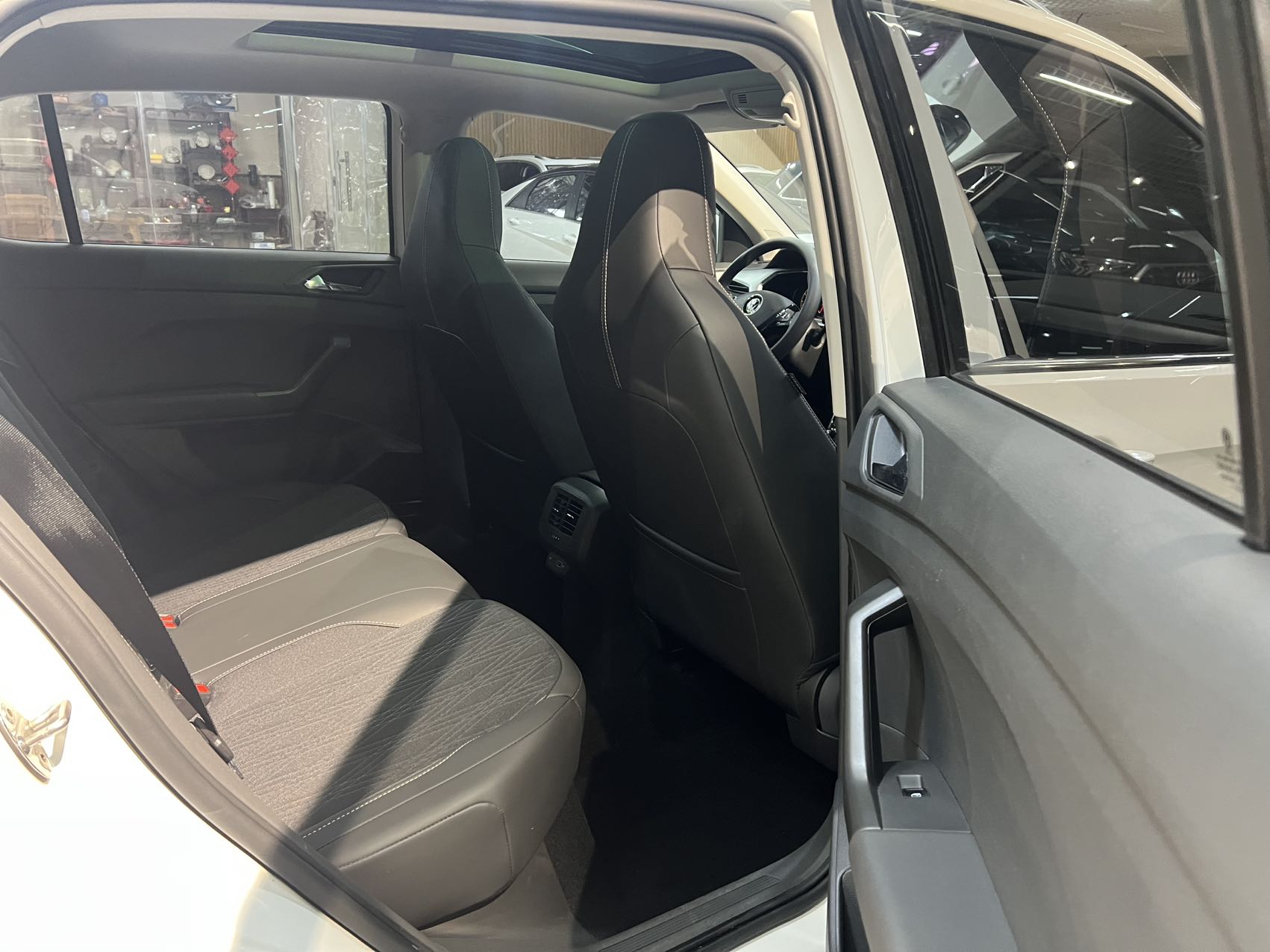 Volkswagen T-Cross 2022 car image #12