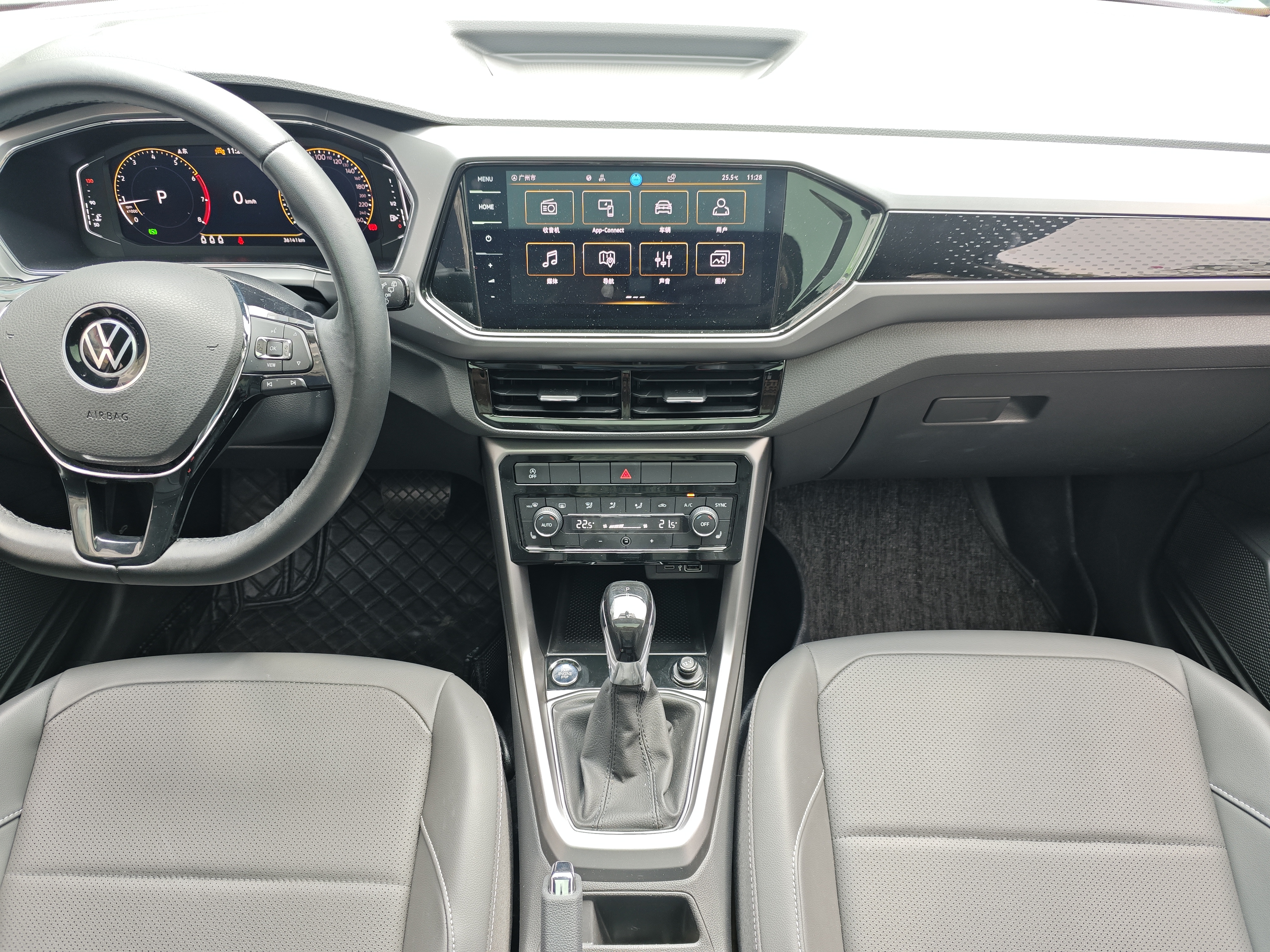 Volkswagen T-Cross 2023 #12 Volkswagen T-Cross 2023 car image #12
