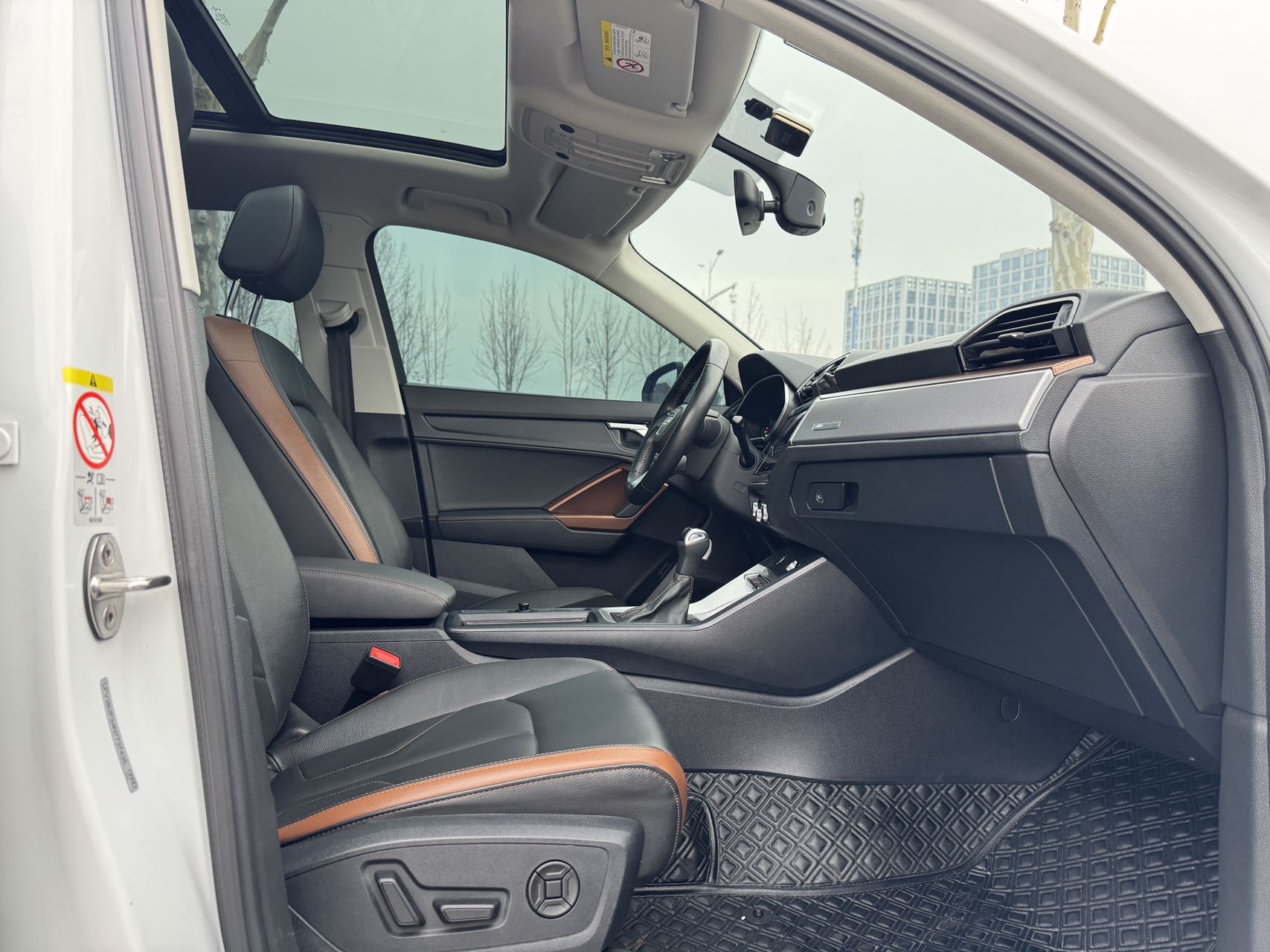 Audi Q3 2023 car image #12