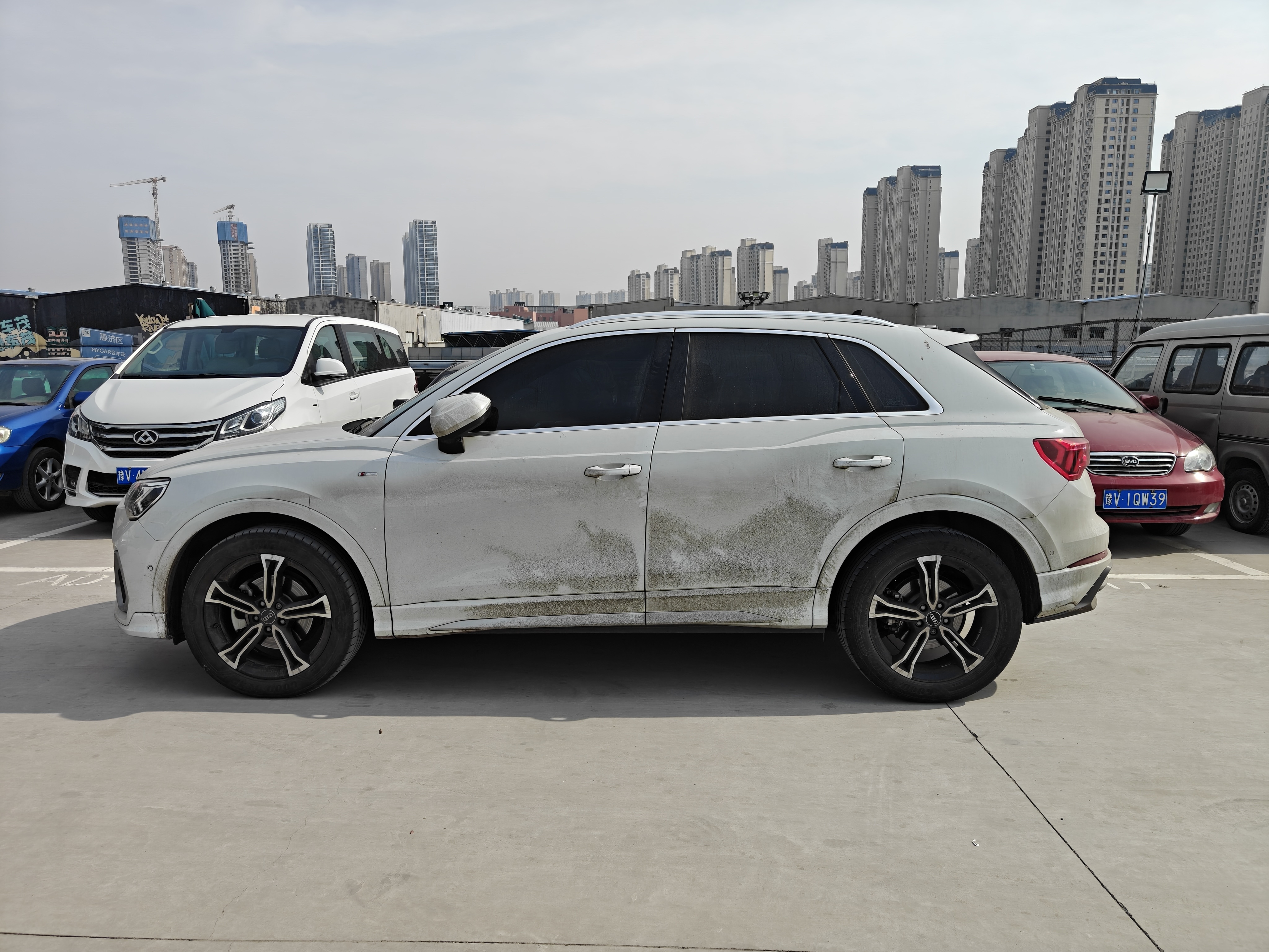 Audi Q3 2022 car image #12