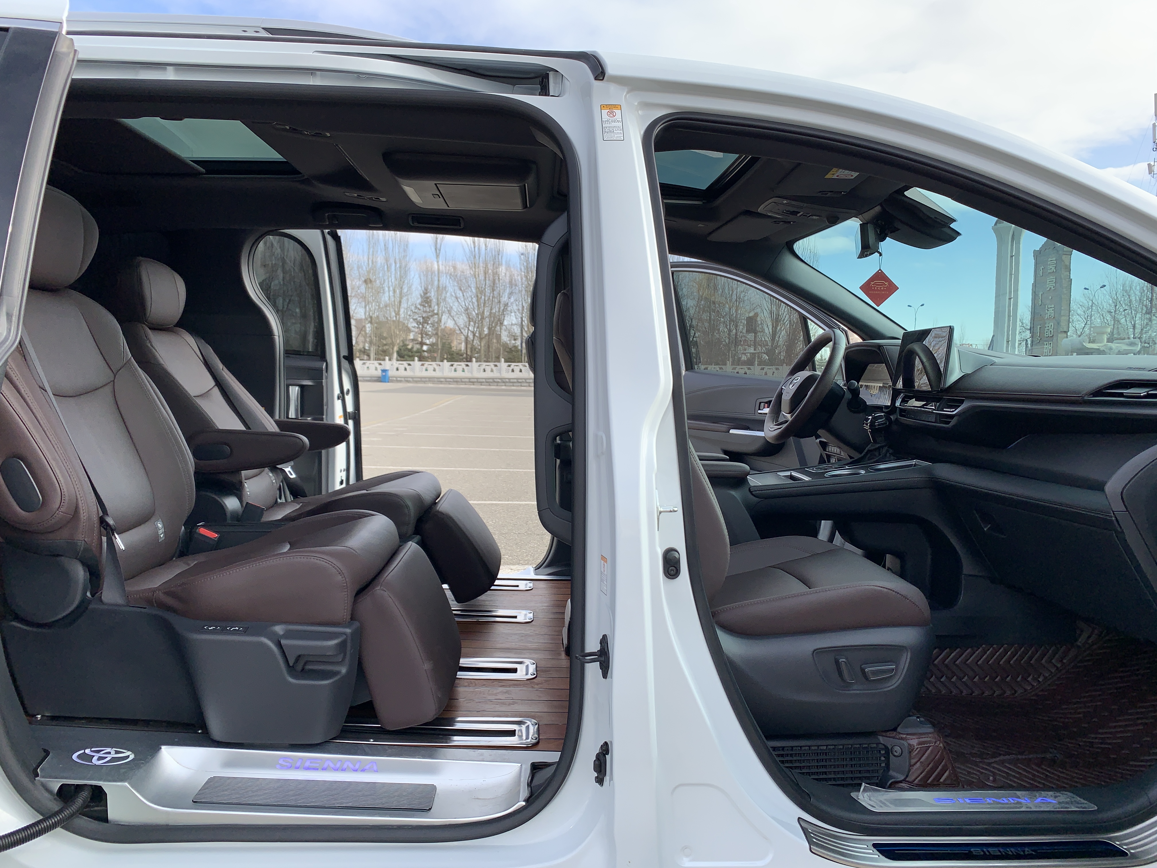 Toyota Sienna 2022 immagine di auto #12