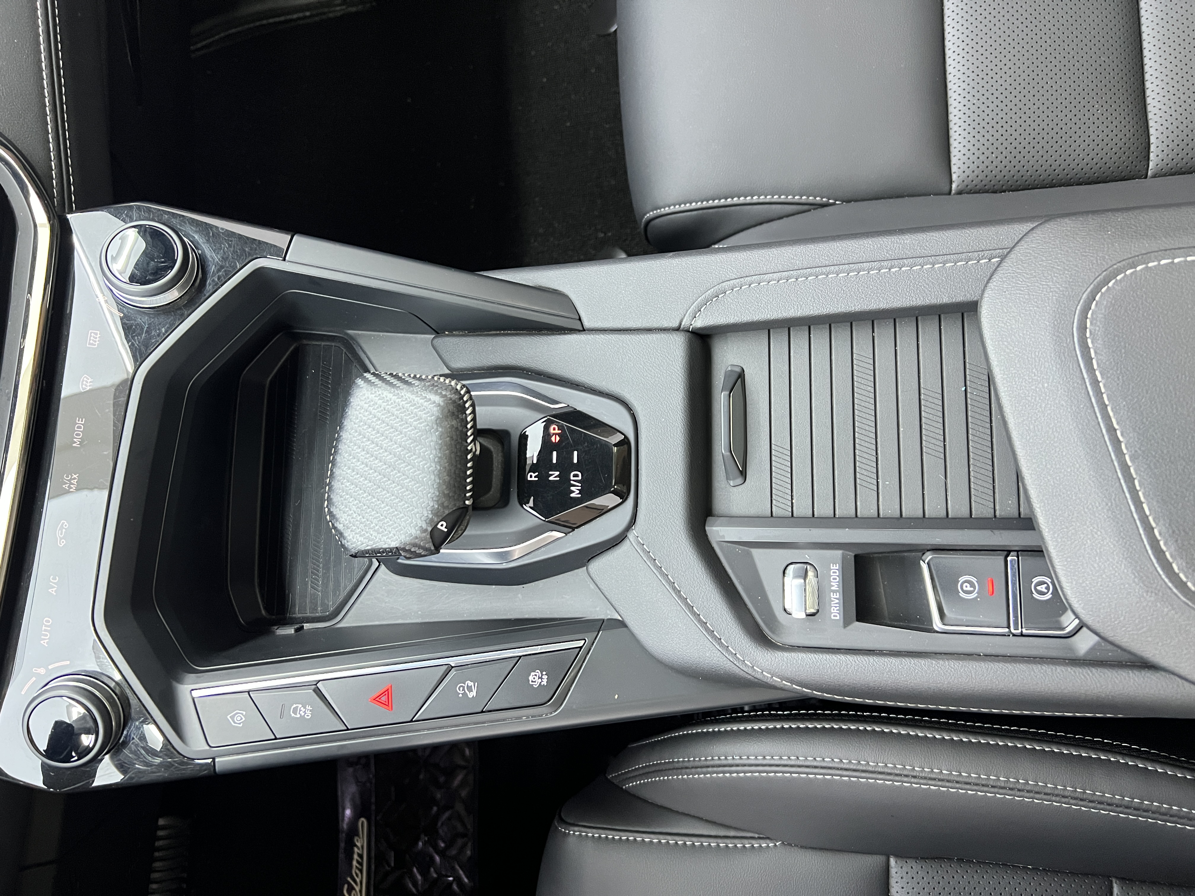 Lynk & Co 06 2023 car image #12