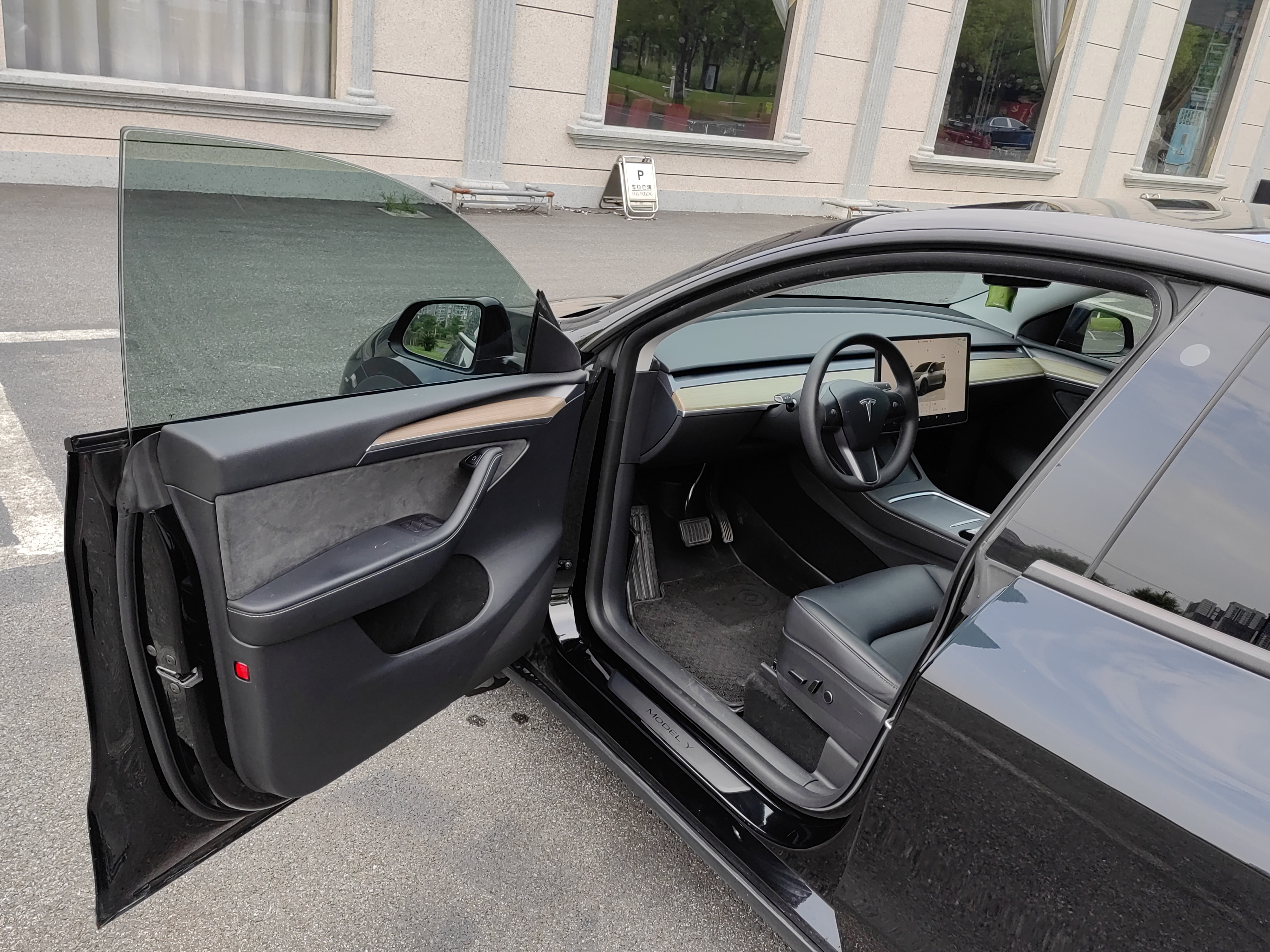 Tesla Model Y 2022 #12 Tesla Model Y 2022 car image #12