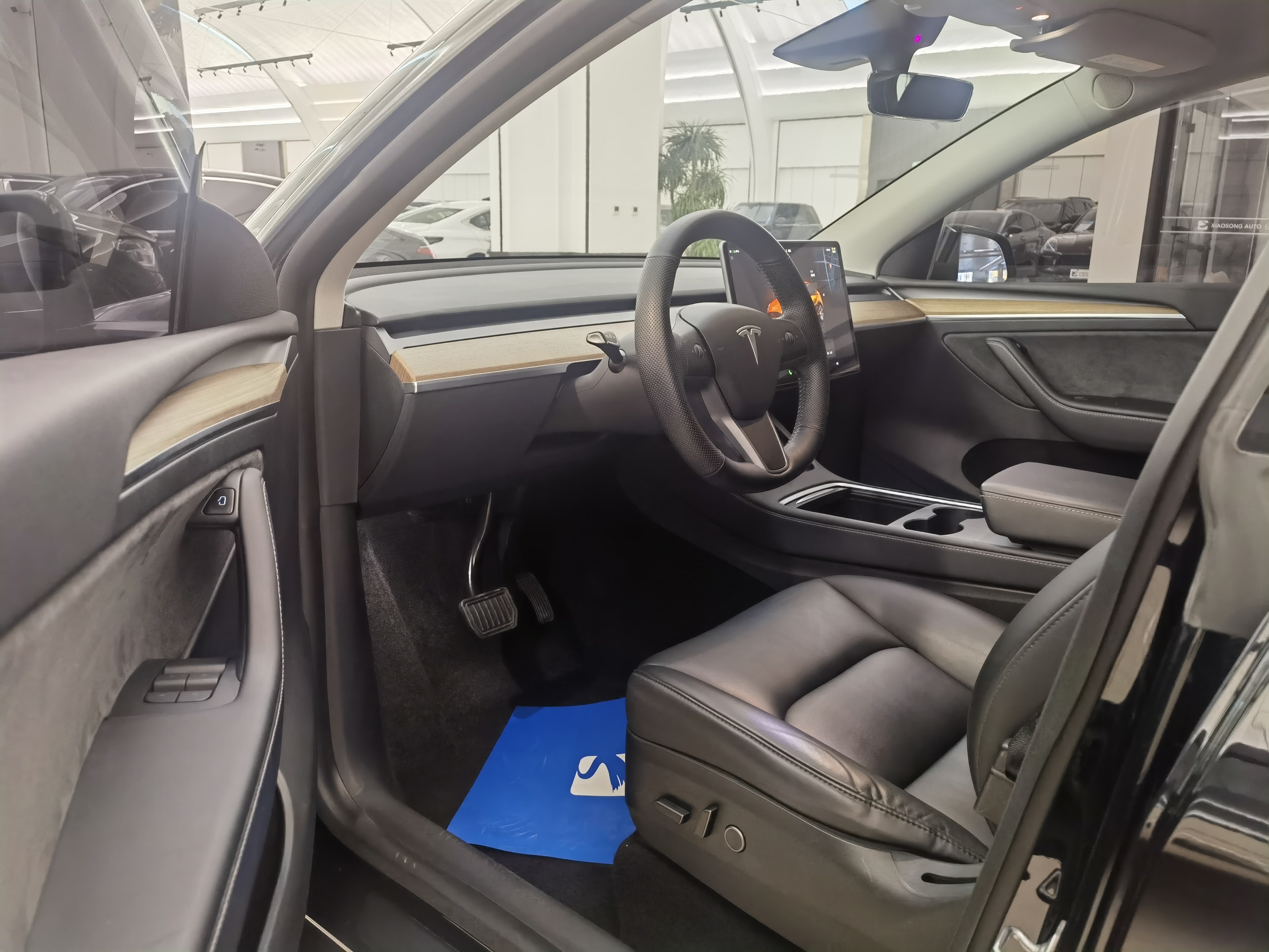 Tesla Model Y 2022 car image #12