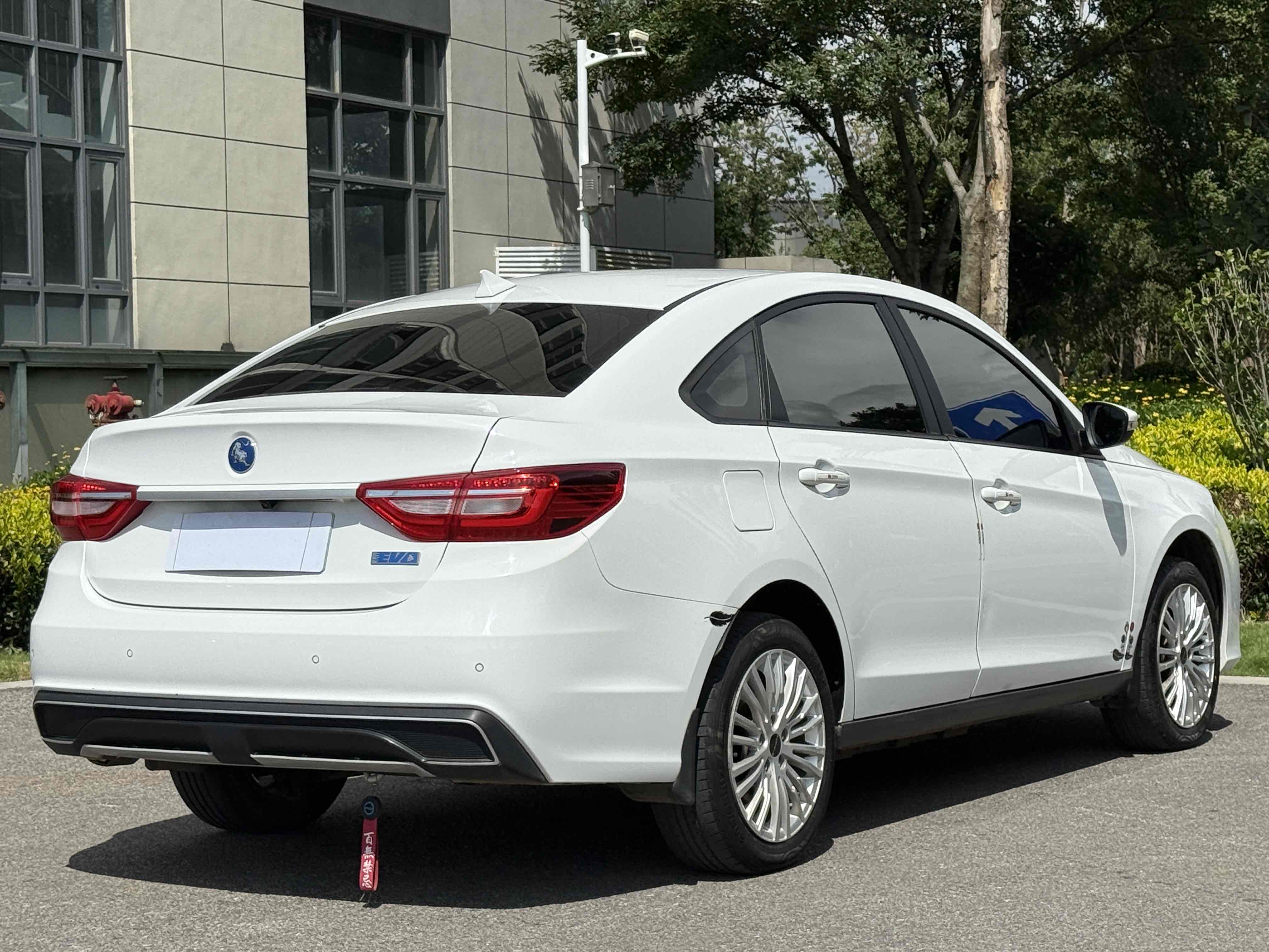 Forthing S60 EV 2022 #12 Forthing S60 EV 2022 car image #12